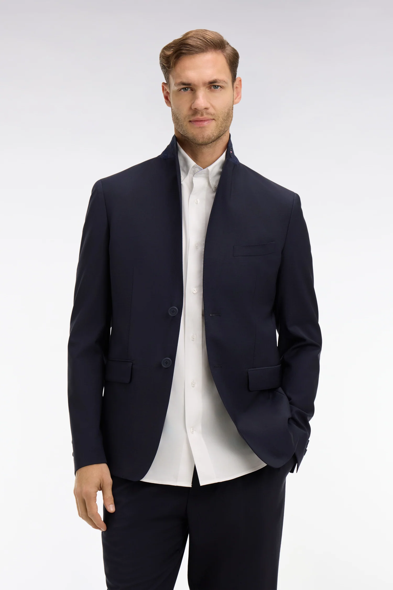 Blazer bleu foncé détails noeud en relief - Image 3