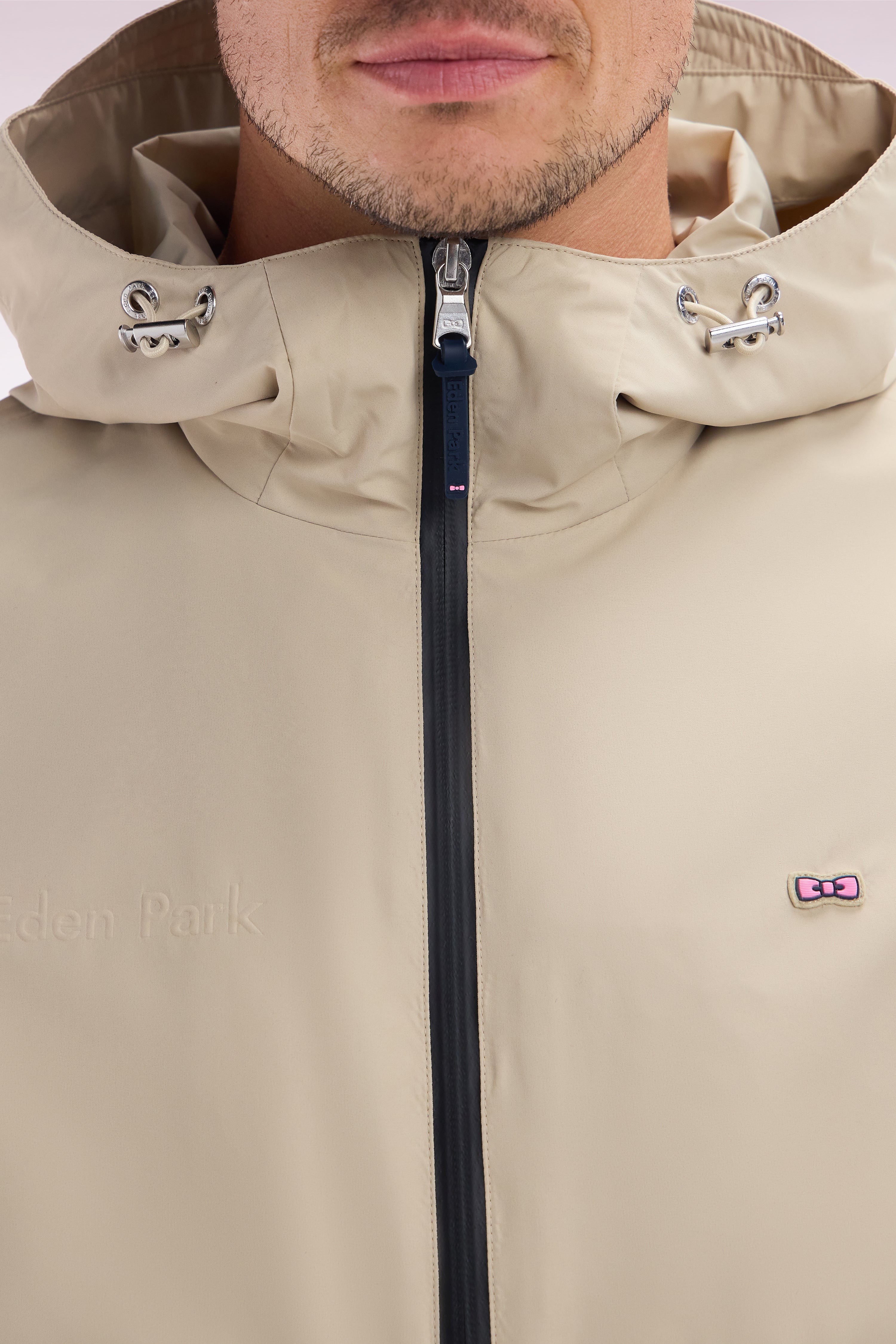 Blouson coupe-vent en polyamide Soft Touch à capuche beige - Image 4