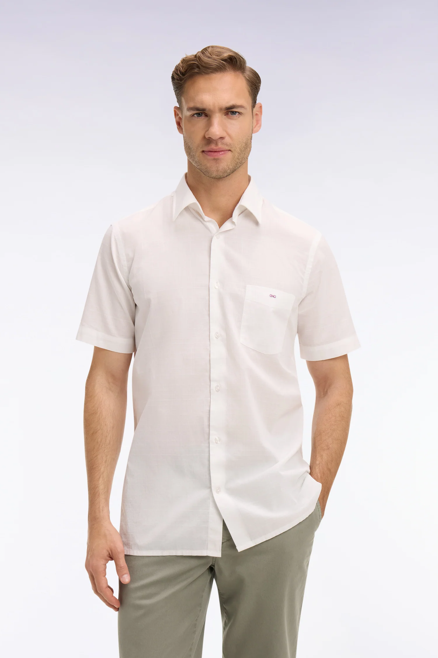 Chemise à manches courtes en coton blanc coupe slim