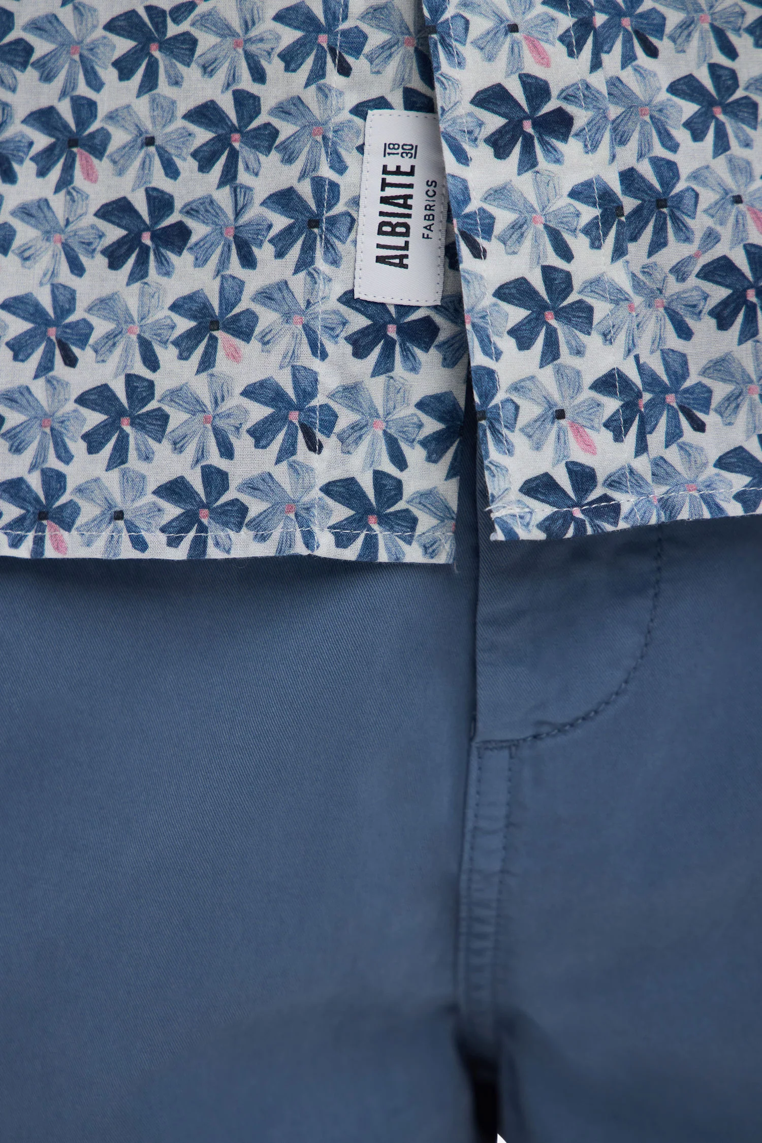Chemise à manches courtes en coton gris moyen imprimé fleurs graphique coupe droite - Image 3