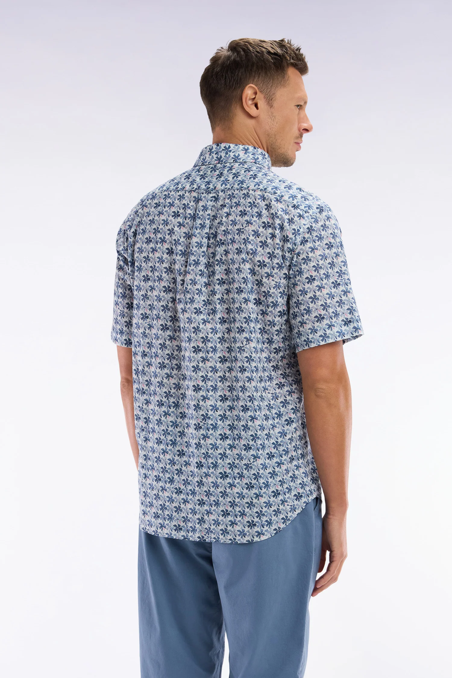 Chemise à manches courtes en coton gris moyen imprimé fleurs graphique coupe droite - Image 4