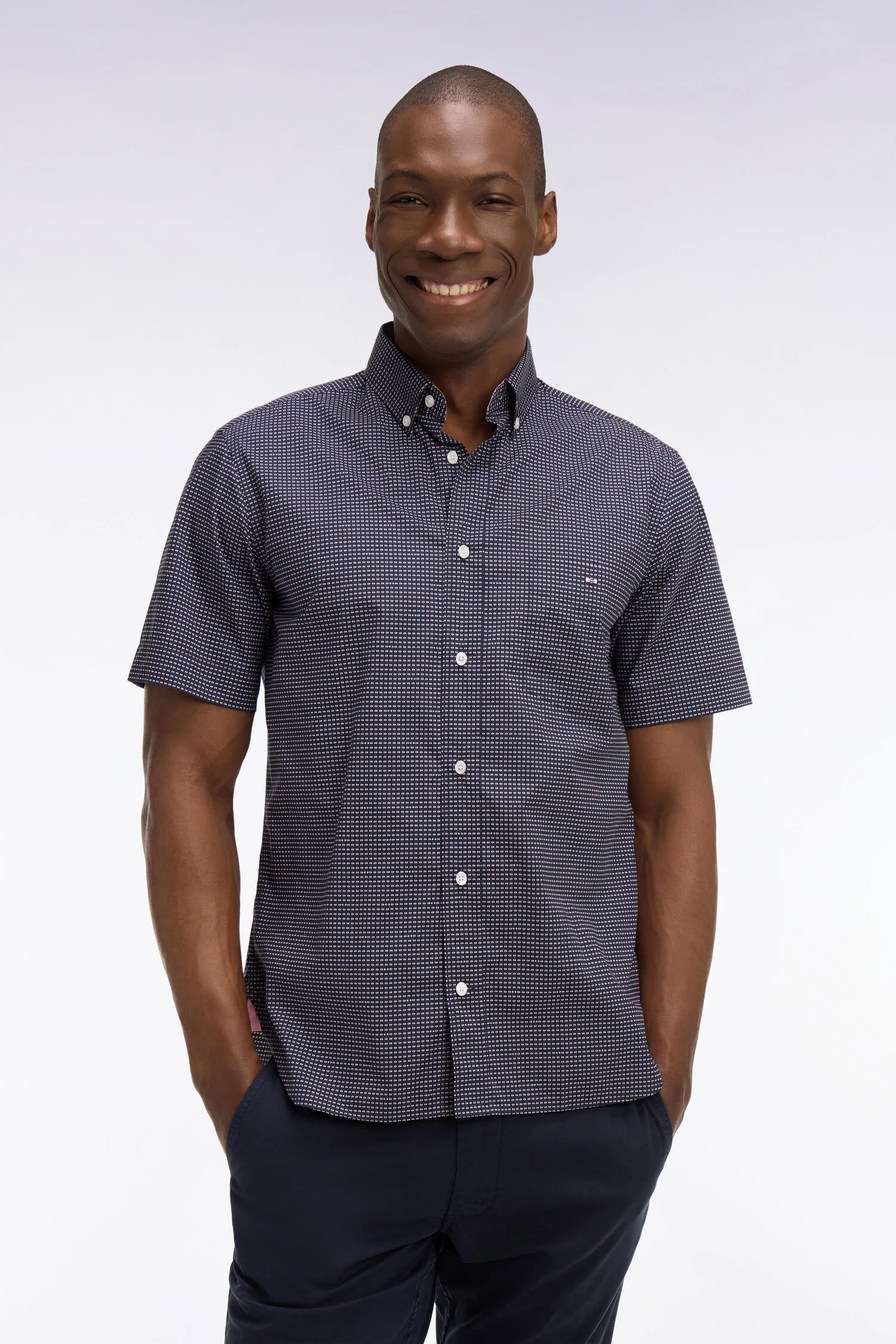 Chemise Ă manches courtes en coton marine Ă micromotifs roses - Image 3