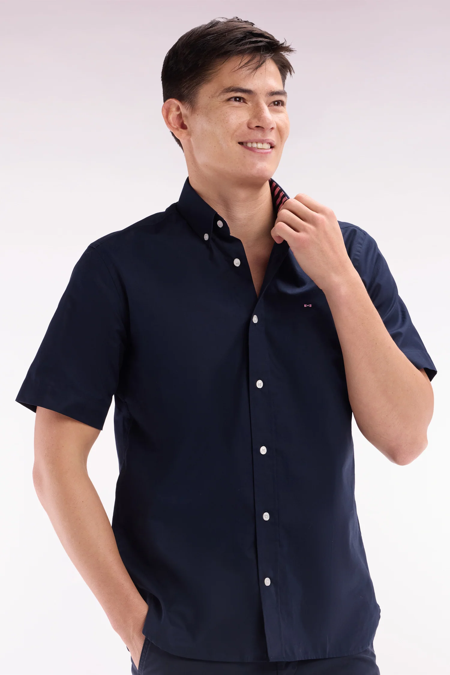 Chemise à manches courtes en coton marine broderie Eden Park coupe droite - Image 3