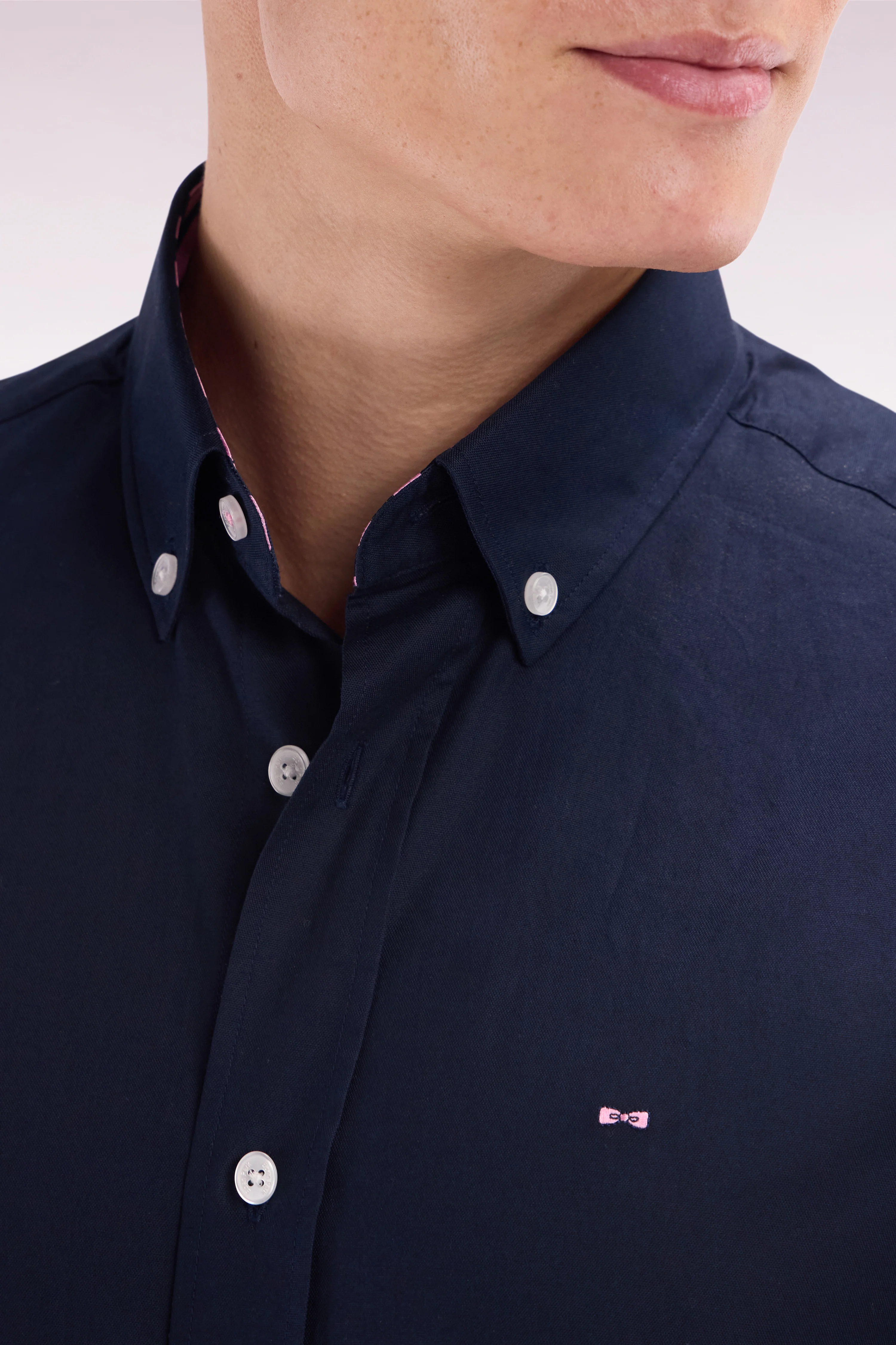 Chemise à manches courtes en coton marine broderie Eden Park coupe droite - Image 5