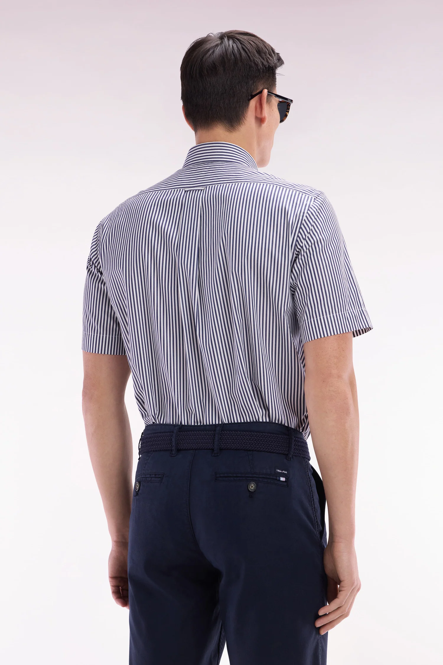 Chemise à manches courtes en coton rayé bleu foncé coupe droite - Image 4