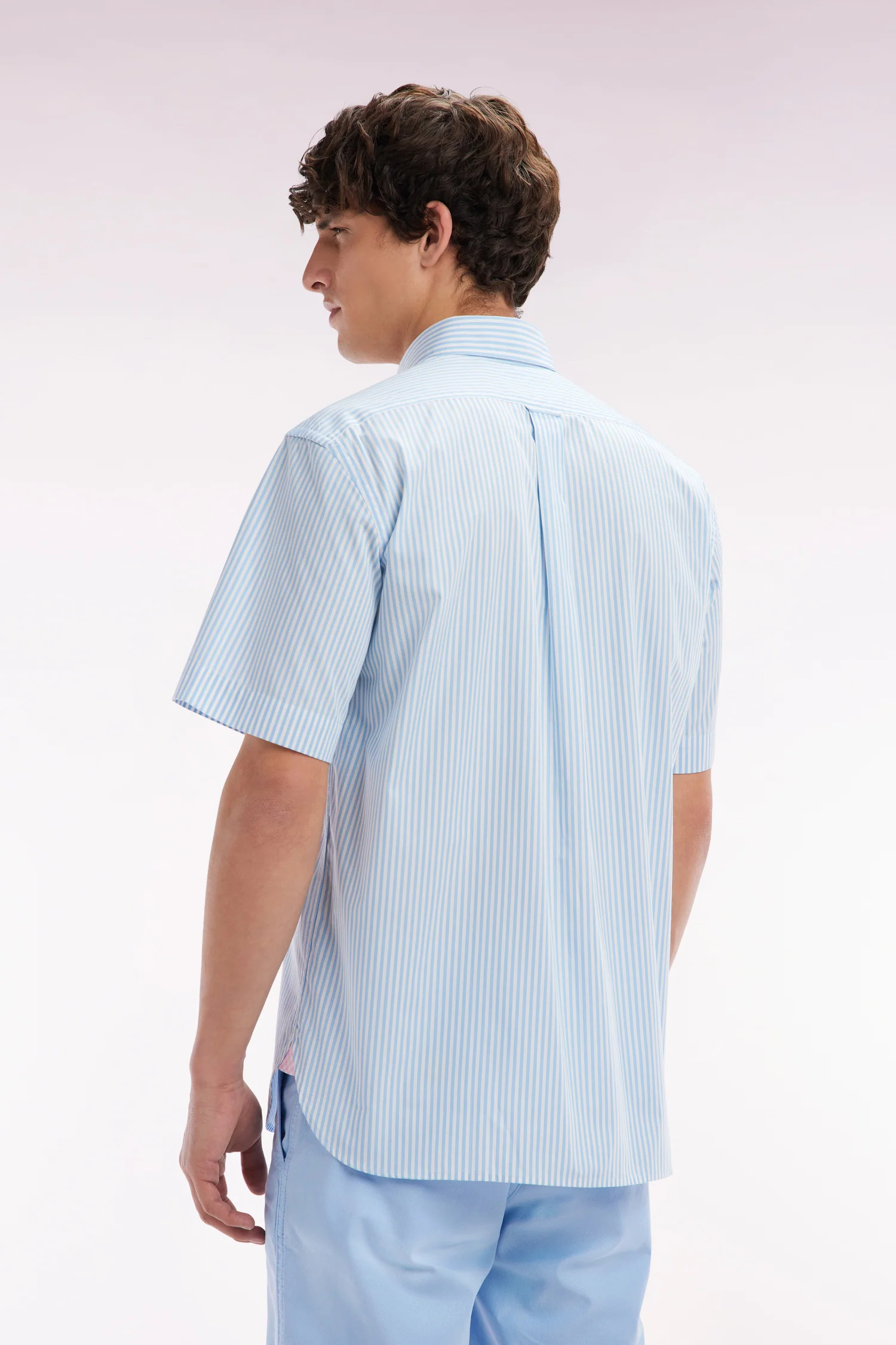 Chemise à manches courtes en coton rayé ciel coupe droite - Image 4