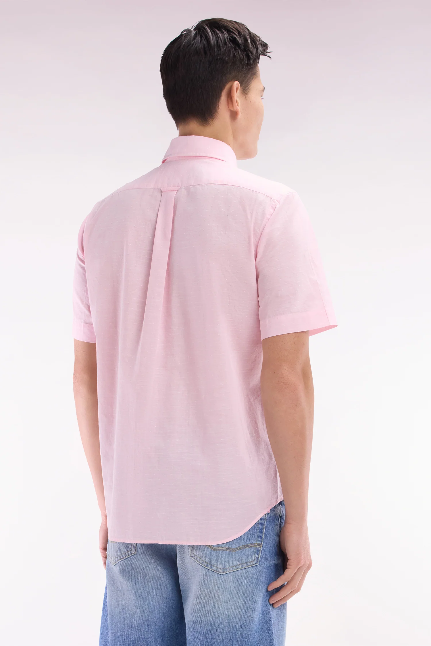 Chemise à manches courtes en coton texturé rose coupe droite - Image 4