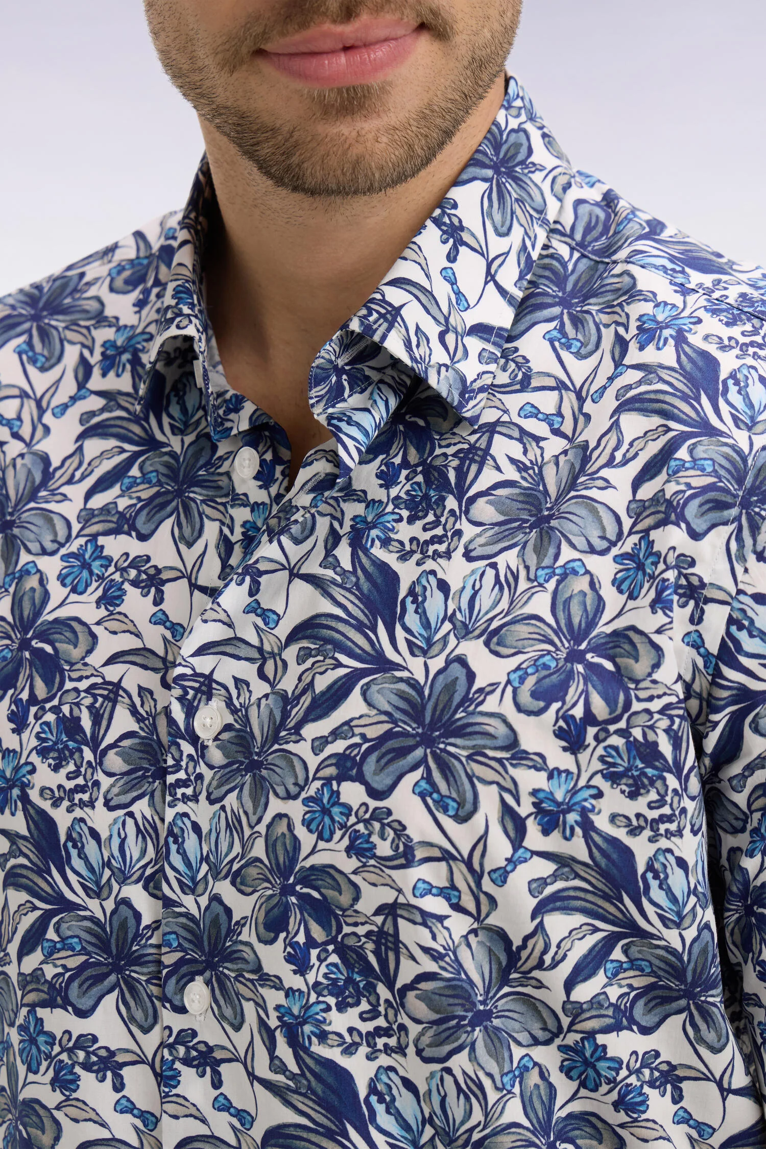 Chemise Ă manches courtes en popeline de coton marine Ă motif floral - Image 4