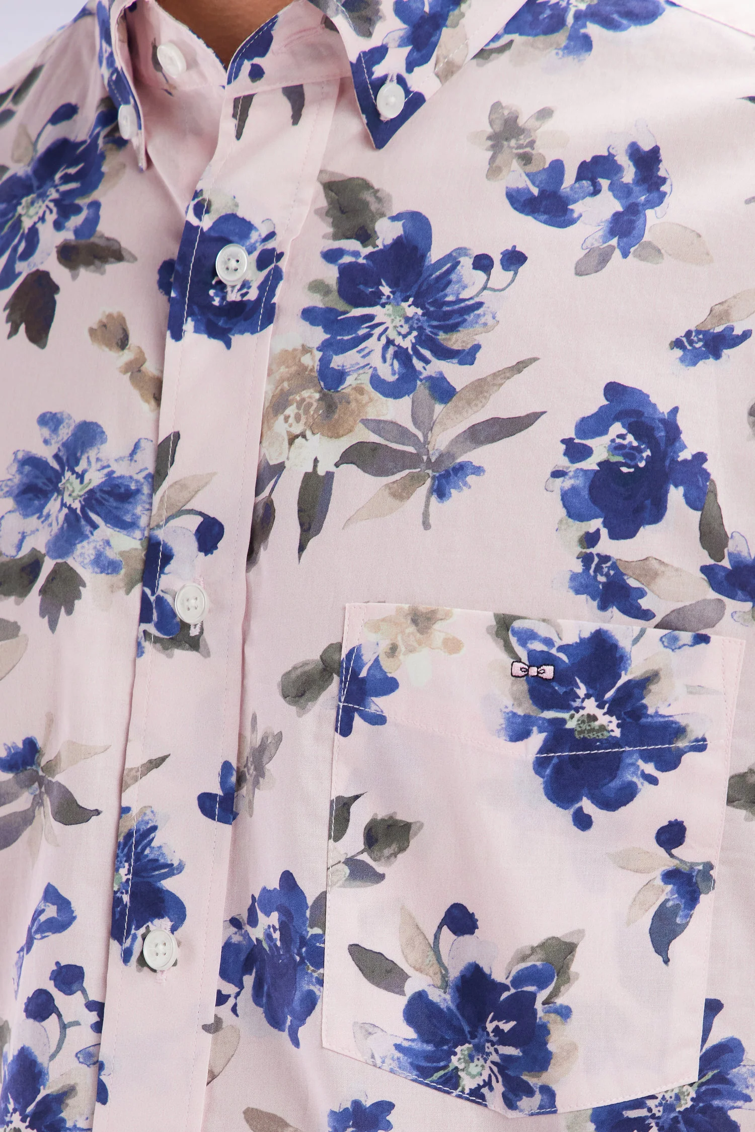 Chemise Ă manches courtes en popeline de coton Pima rose motif floral bleu coupe droite - Image 4