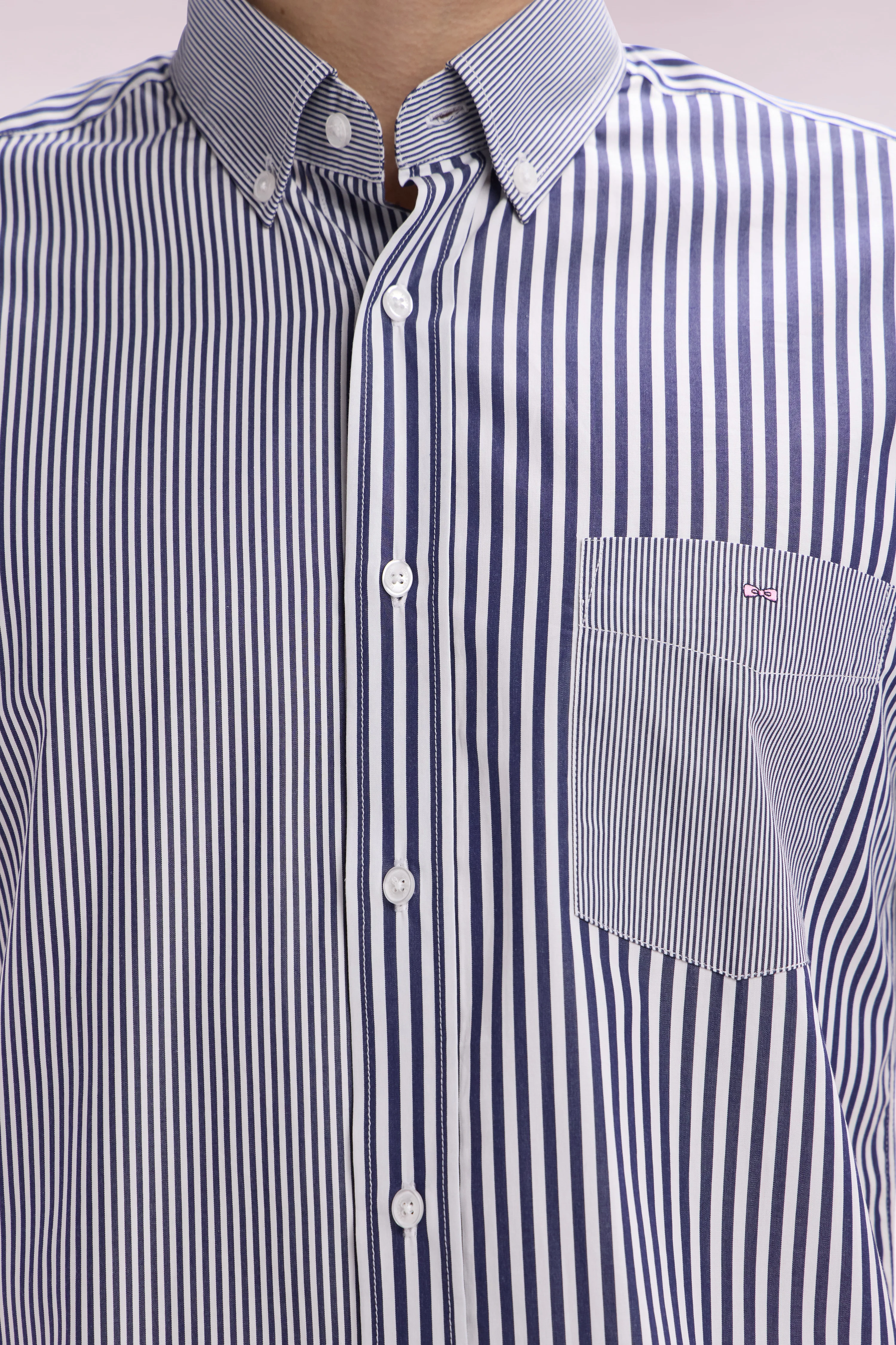 Chemise à manches courtes en popeline de coton rayée bleu foncé coupe droite - Image 5