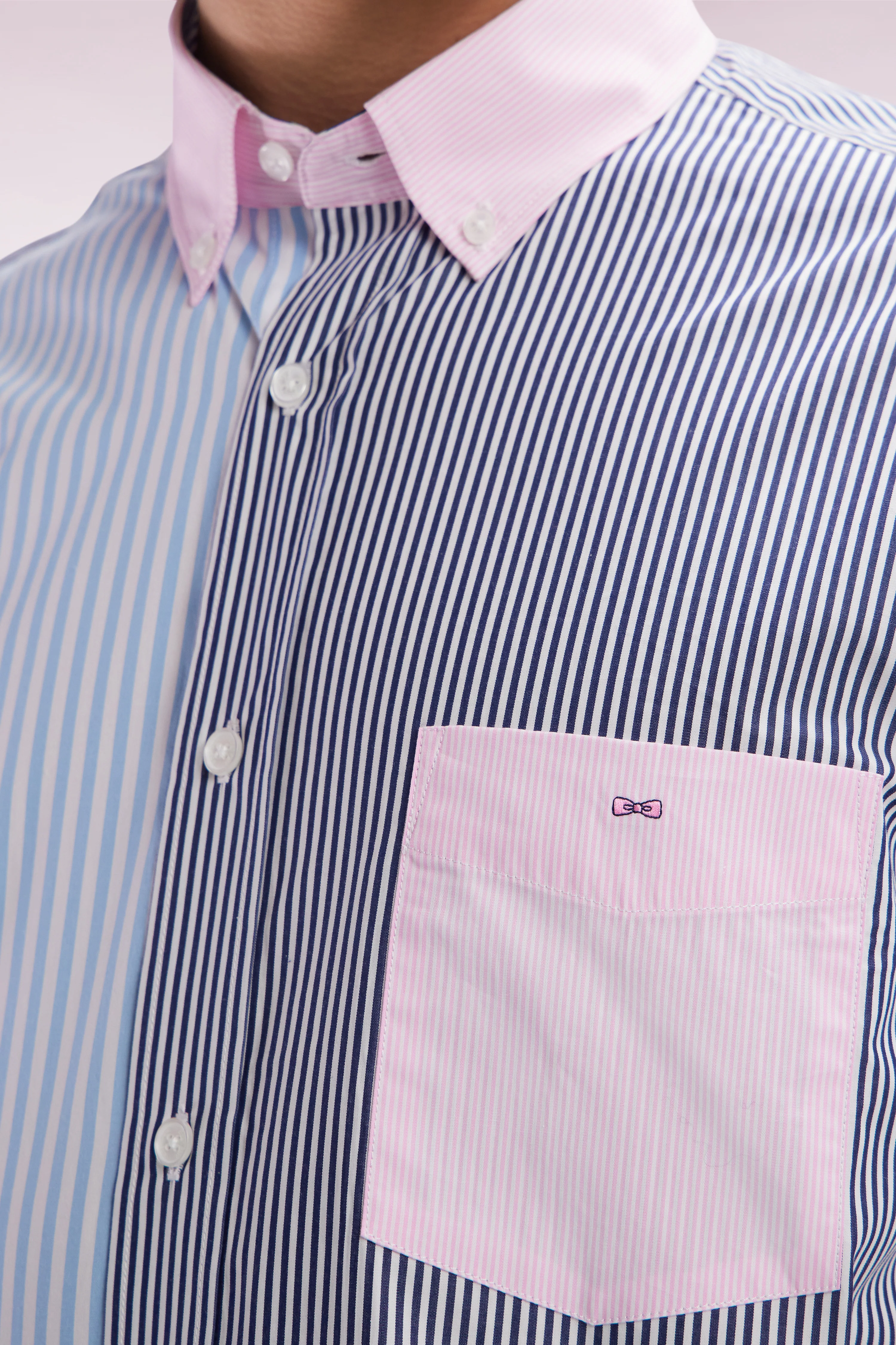 Chemise à manches courtes rayée en coton ciel rose et marine coupe droite - Image 5