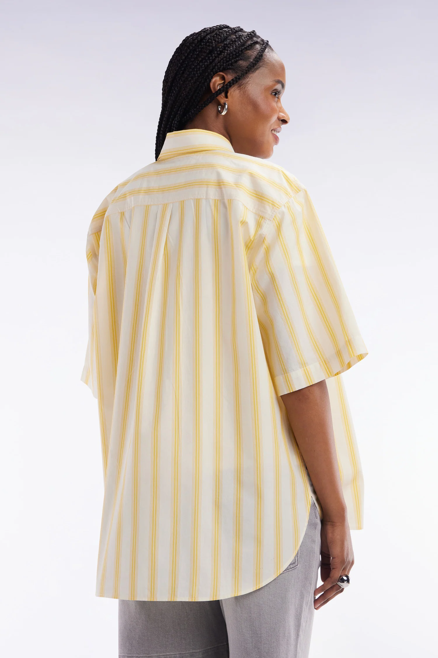 Chemise à manches courtes rayée en coton jaune et blanche coupe oversized - Image 4