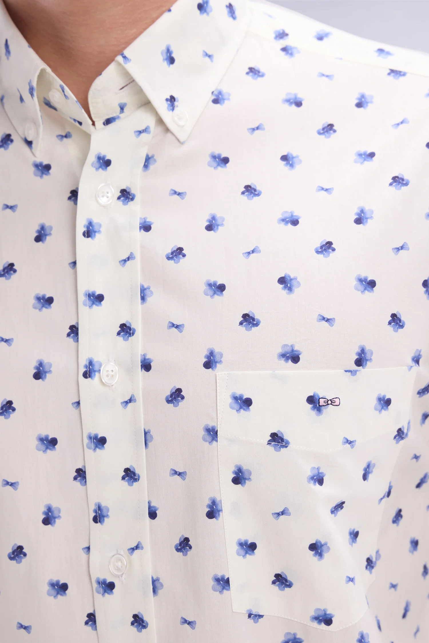 Chemise à micromotifs nœuds marine en coton écru coupe droite - Image 3