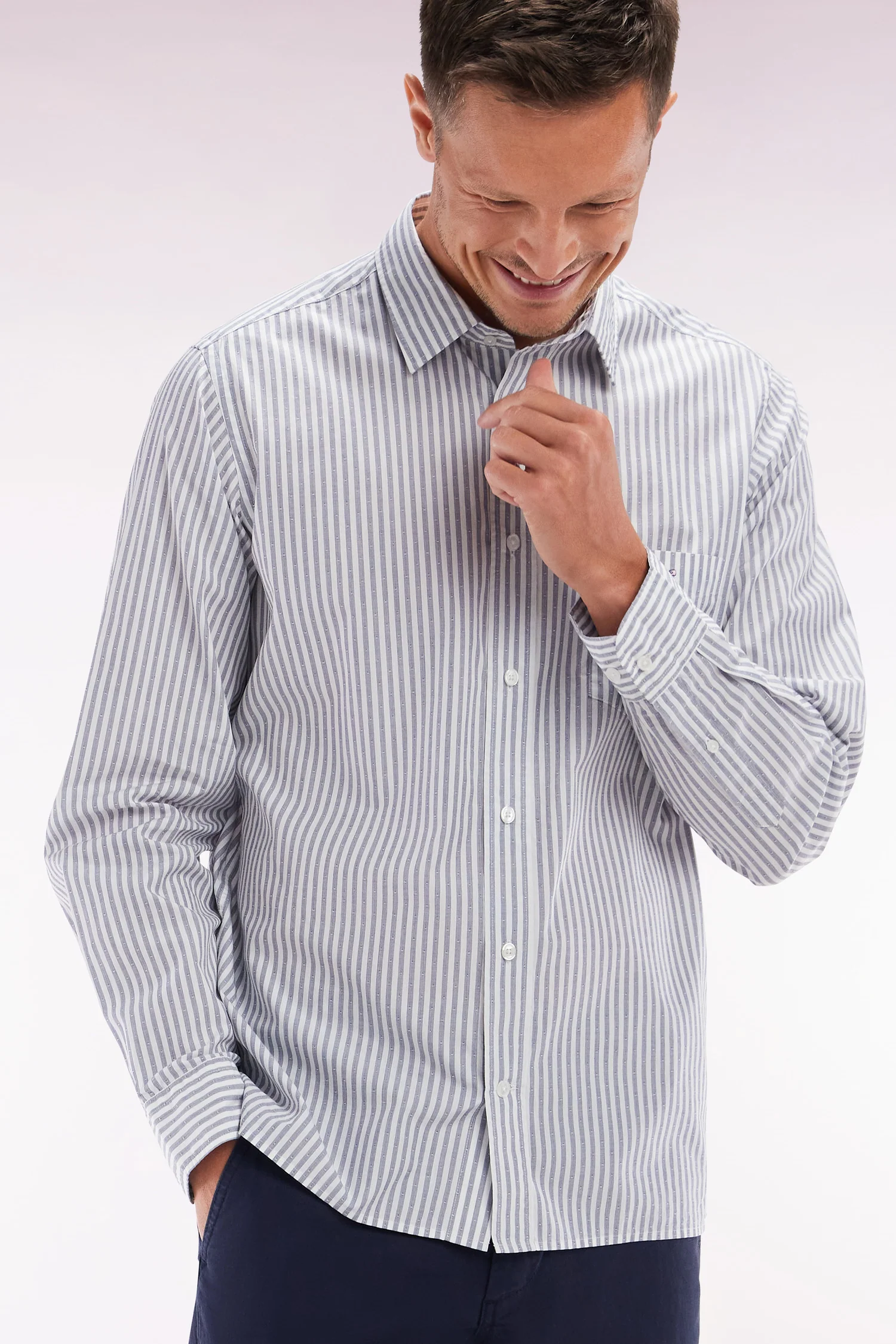 Chemise en coton à rayures bleu foncé coupe droite - Image 3