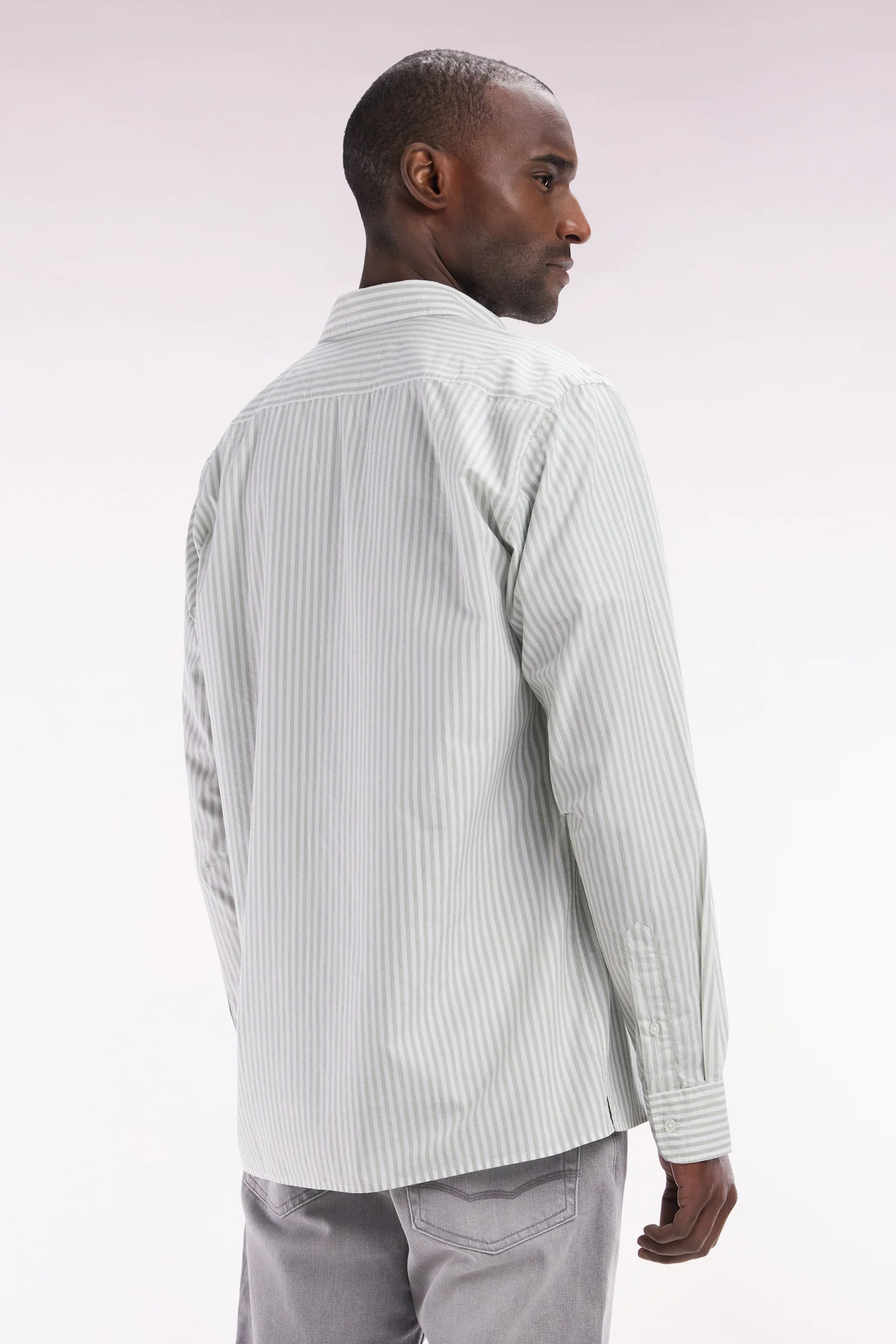 Chemise en coton à rayures grises coupe droite - Image 4