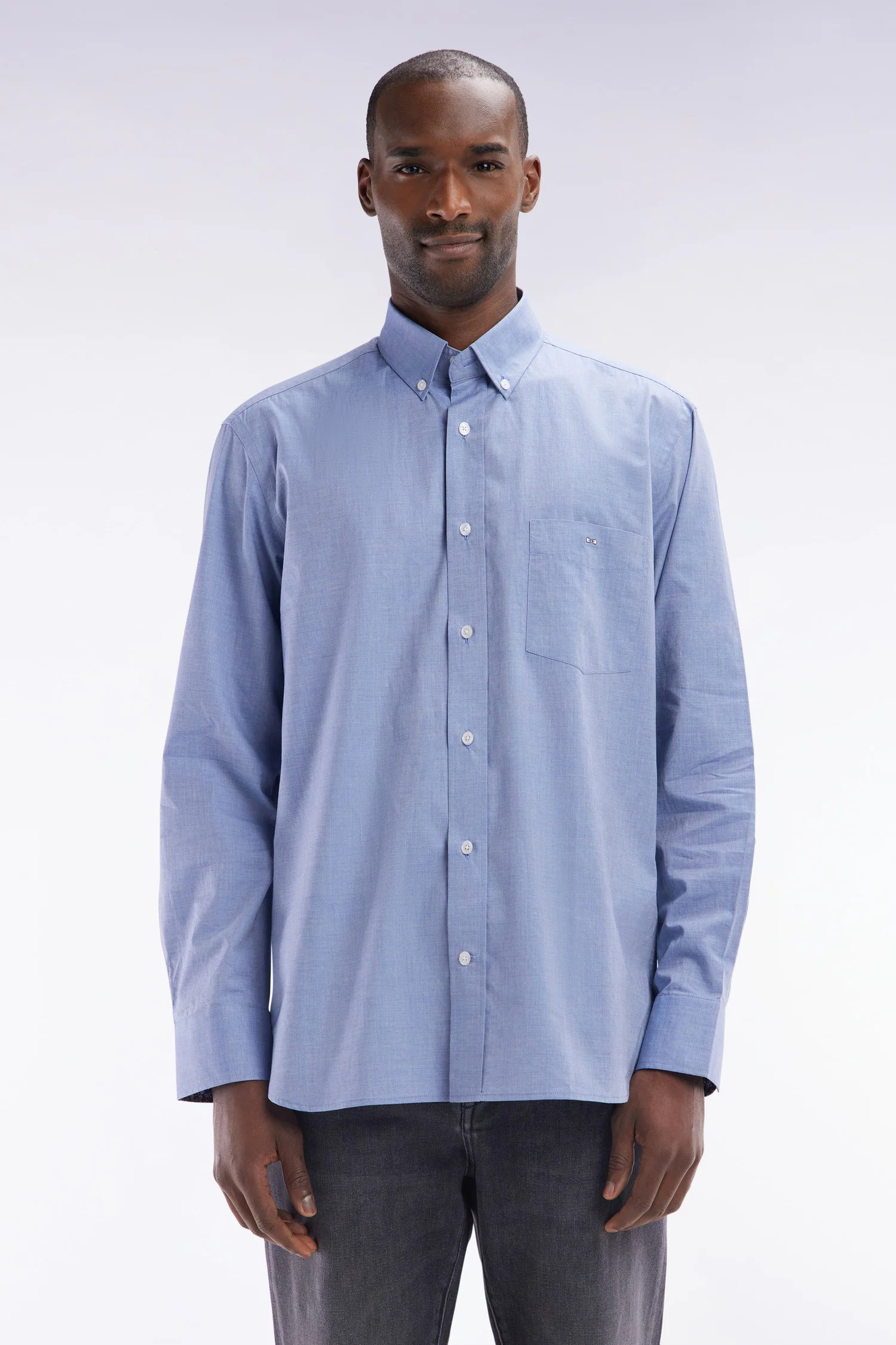 Chemise en coton bleu ciel coudière coupe droite