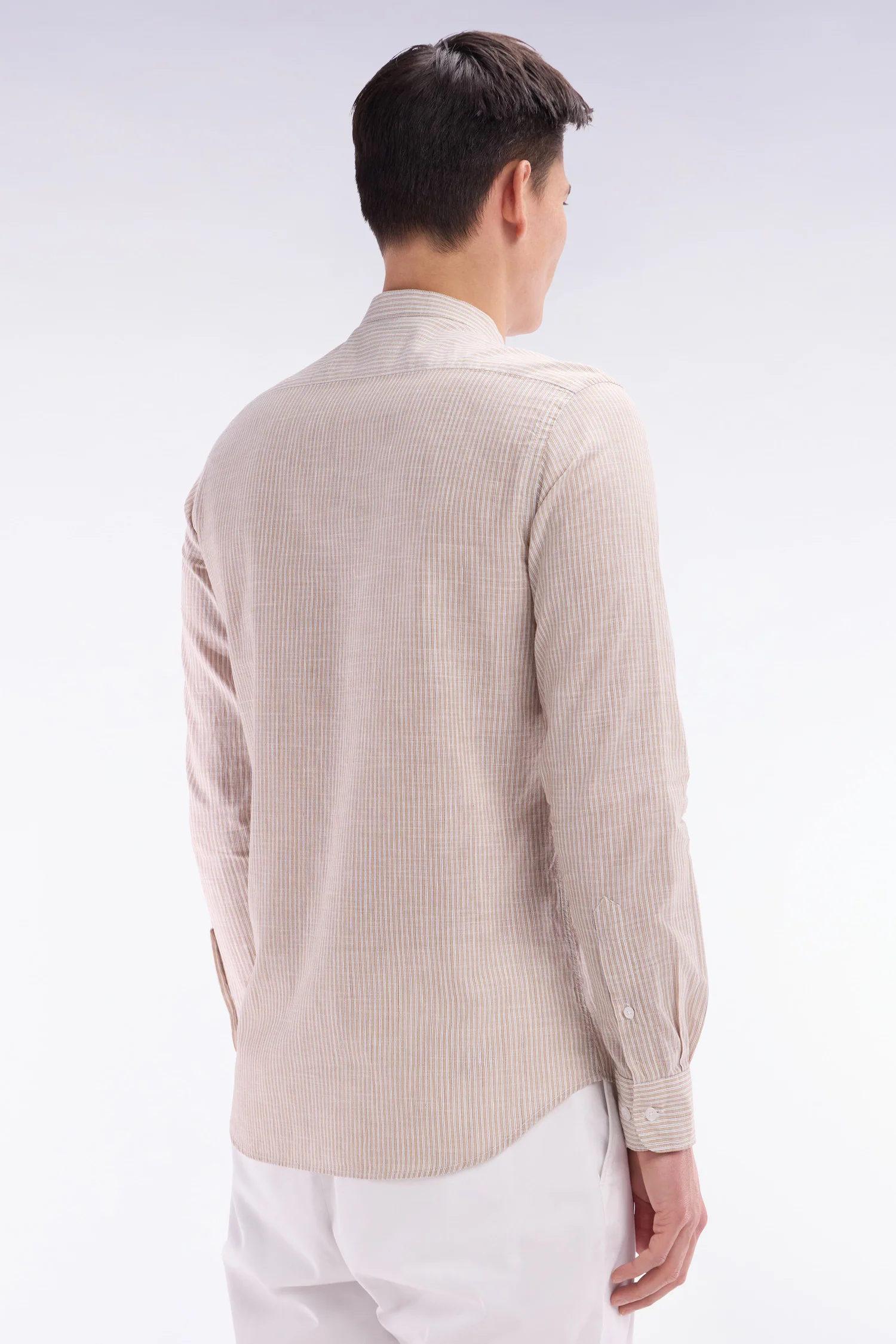 Chemise en coton et lin rayée beige à col Mao coupe ajustée - Image 4