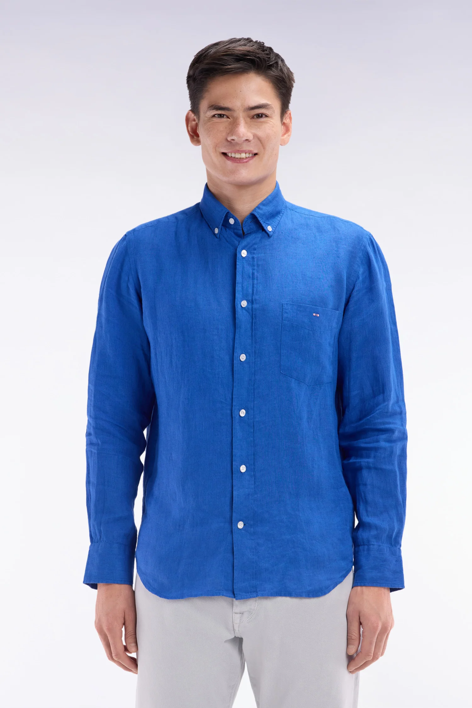 Chemise en lin bleu unie coupe droite
