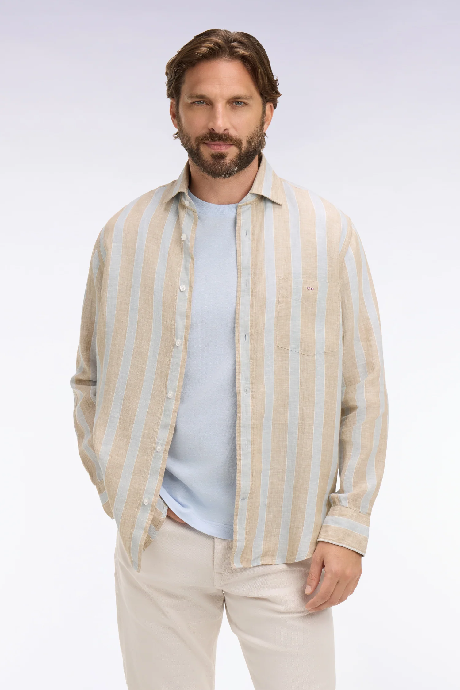 Chemise en lin gris clair à rayures bâtons