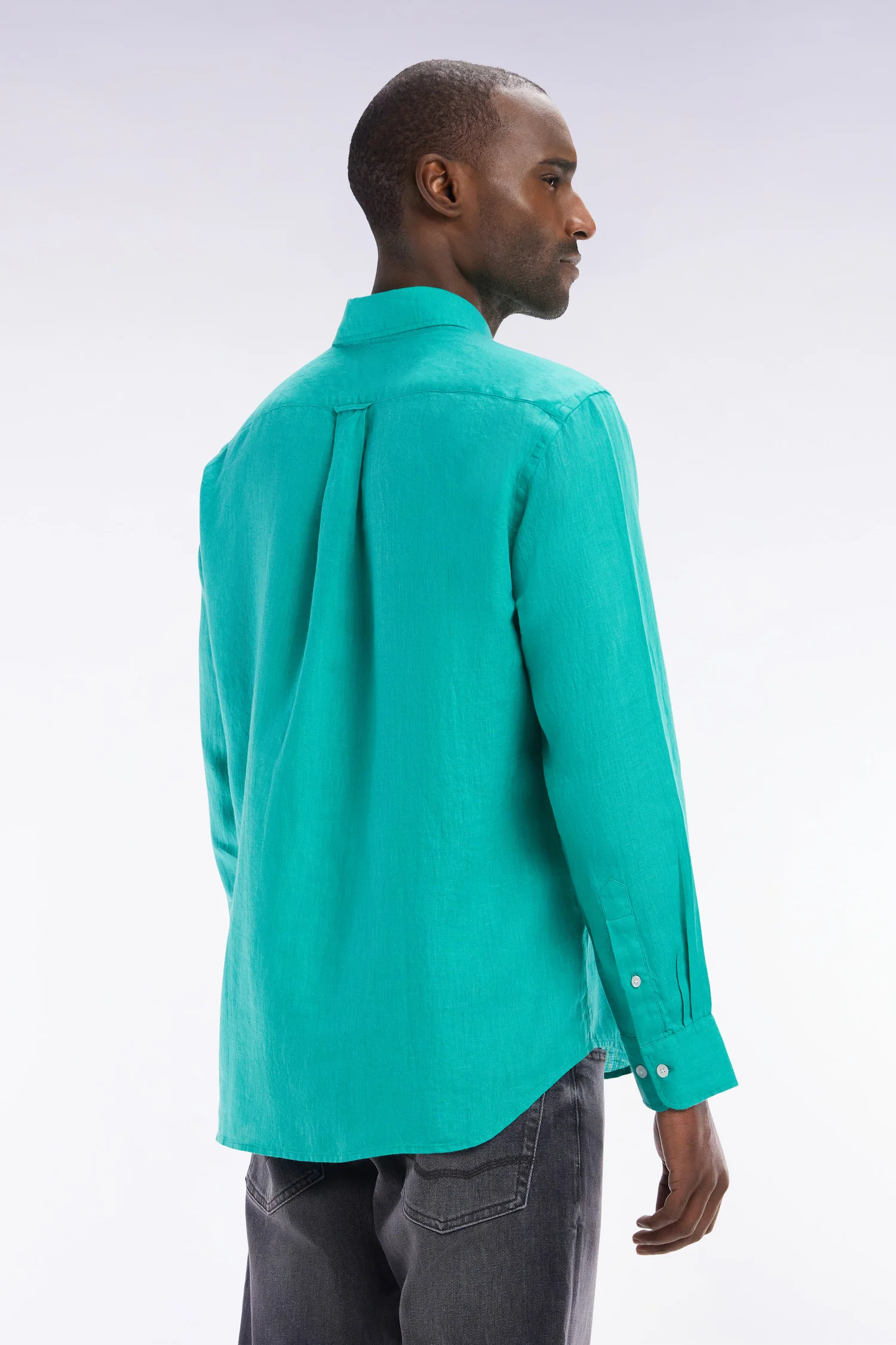 Chemise en lin vert unie coupe droite - Image 4