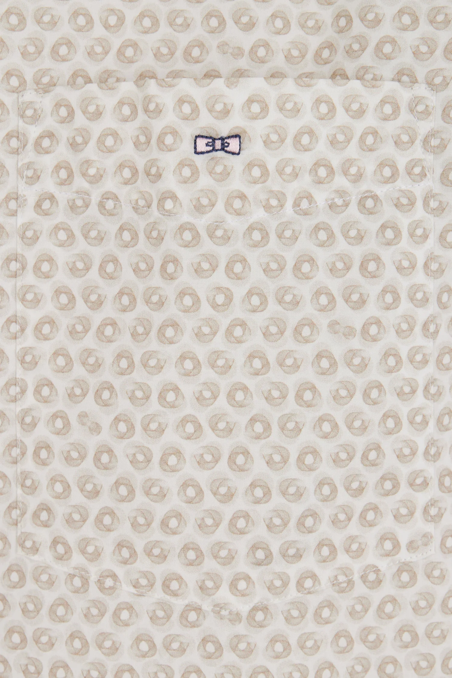 Chemise en popeline de coton à microimprimé graphique beige coupe droite - Image 6