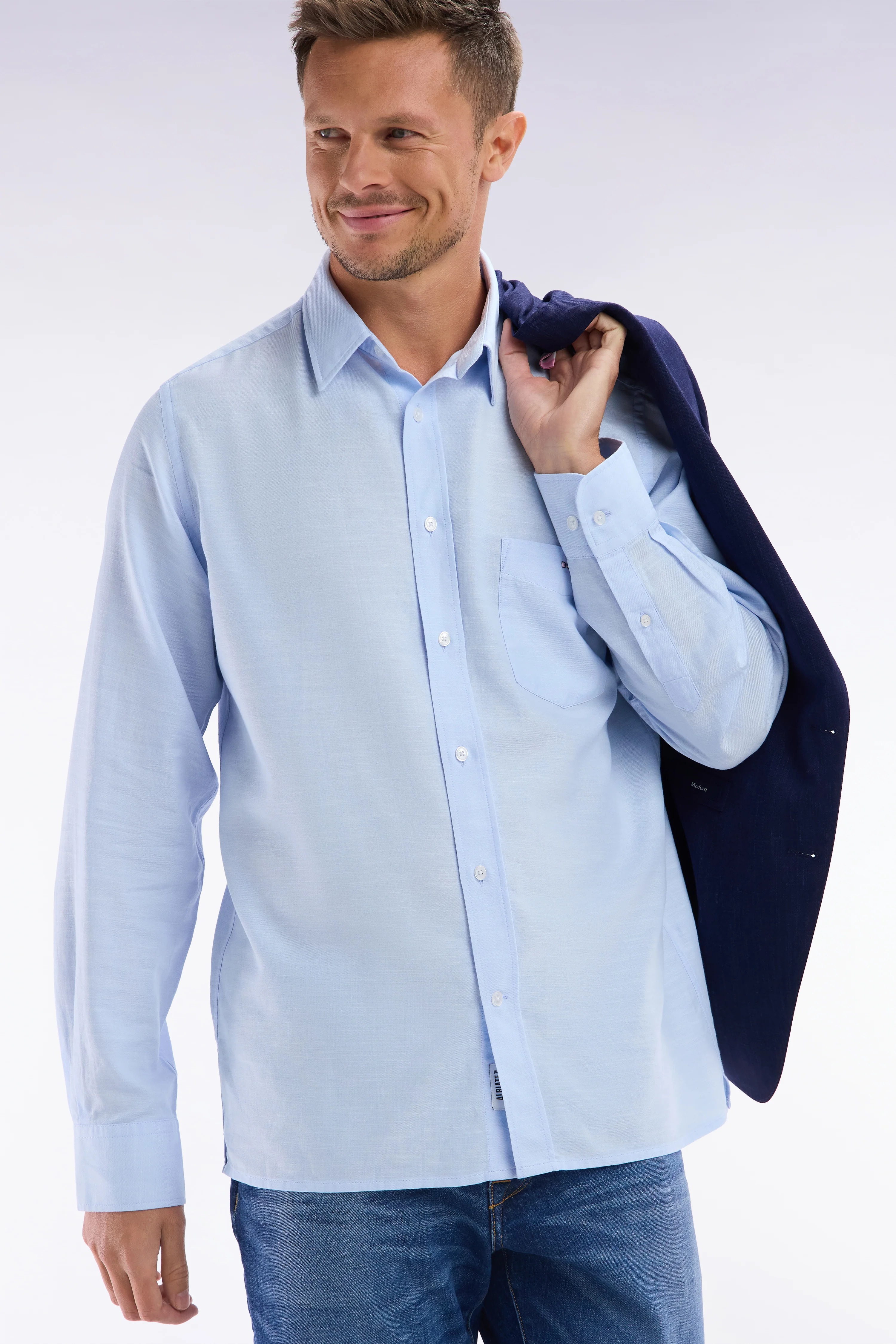 Chemise unie à poche plaquée en coton ciel - Image 3