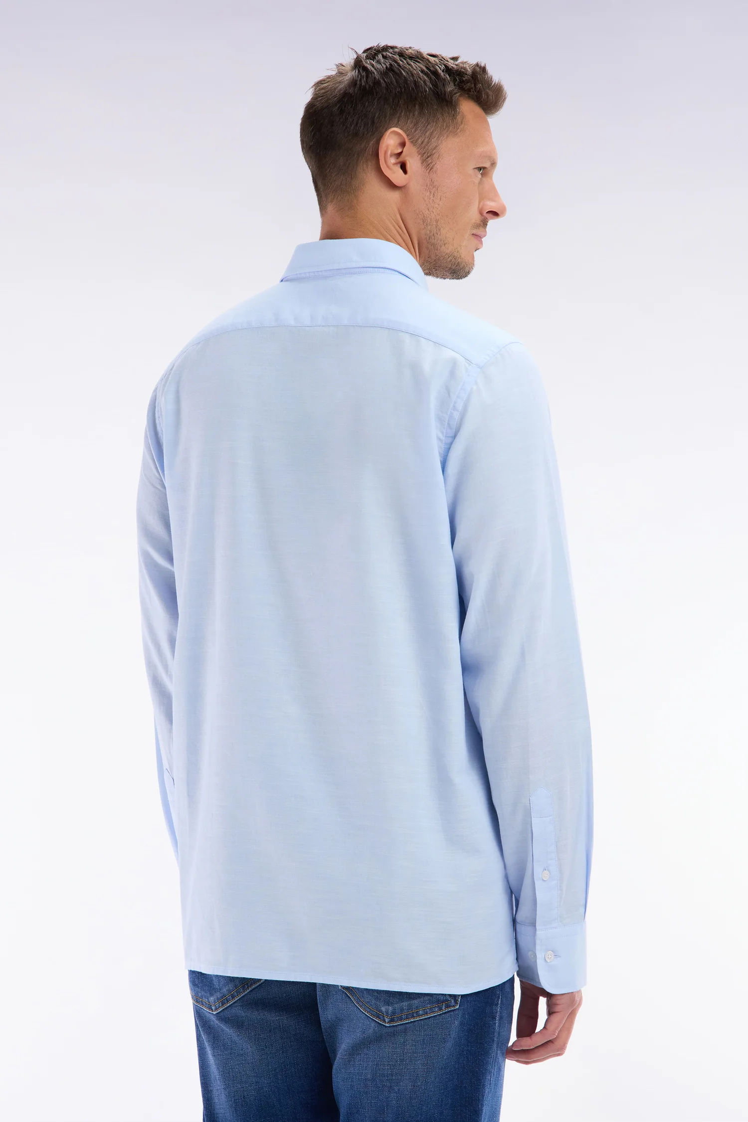 Chemise unie à poche plaquée en coton ciel - Image 4