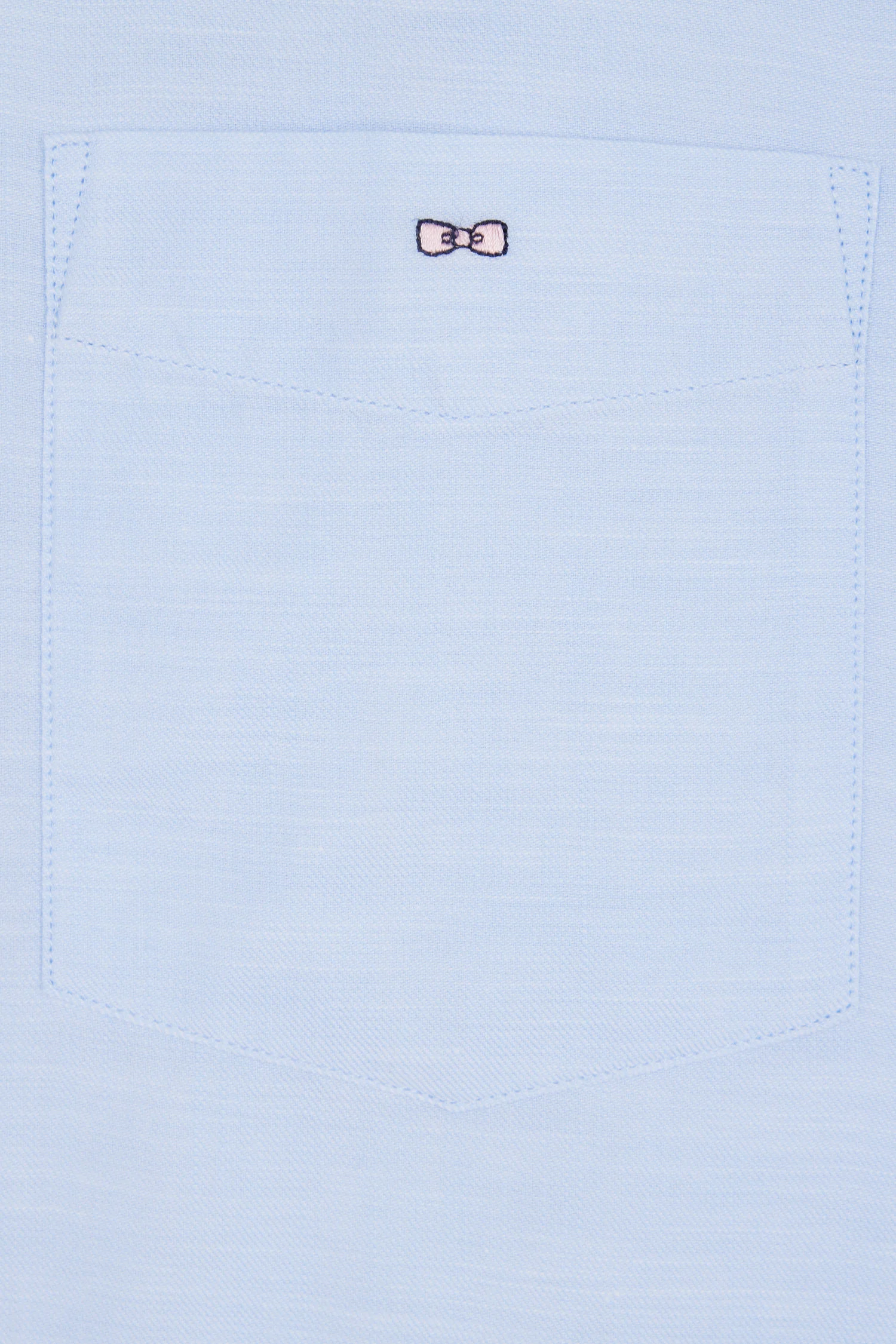 Chemise unie à poche plaquée en coton ciel - Image 6