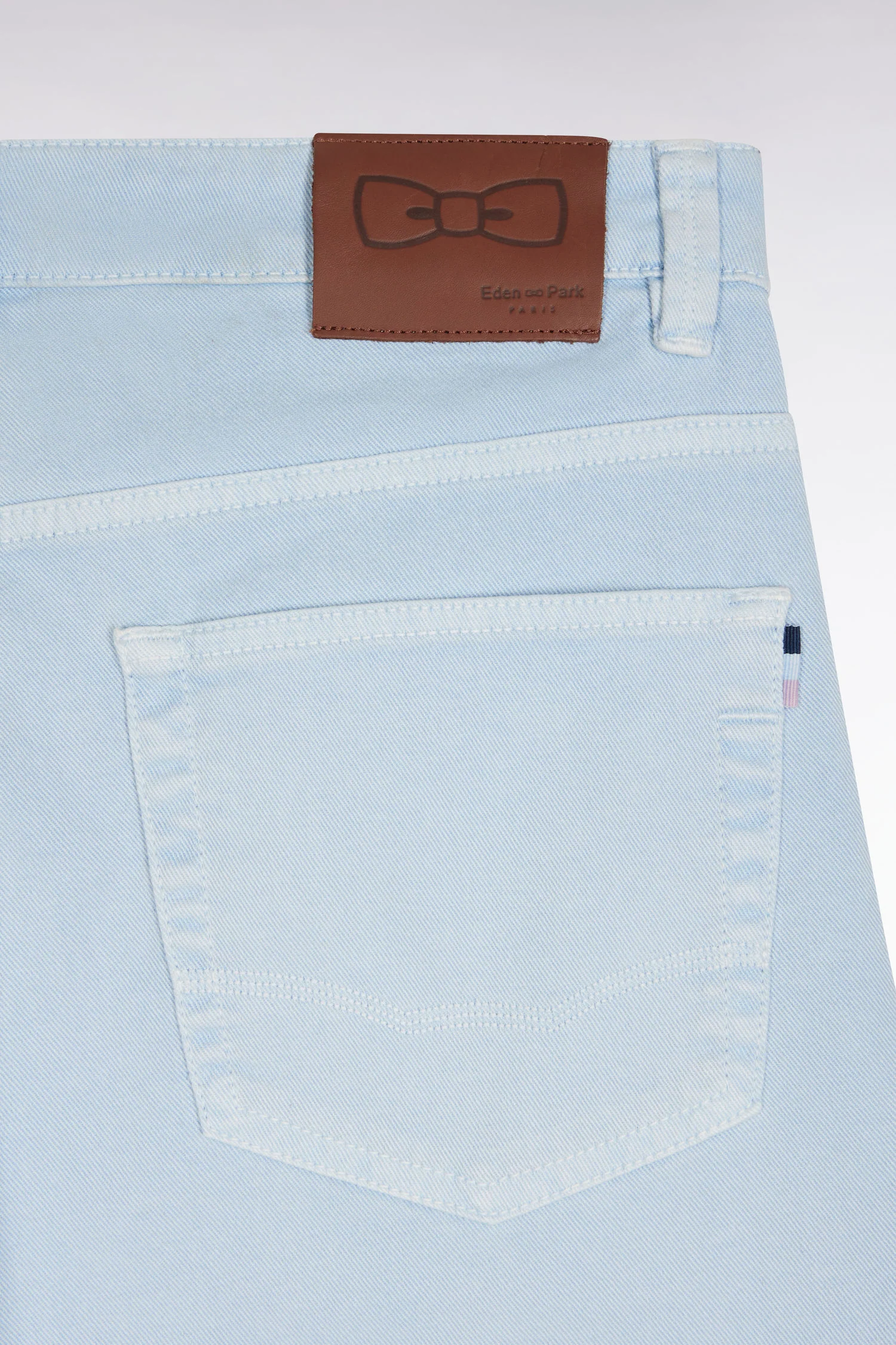 Jean 5 poches en denim stretch ciel coupe droite - Image 2