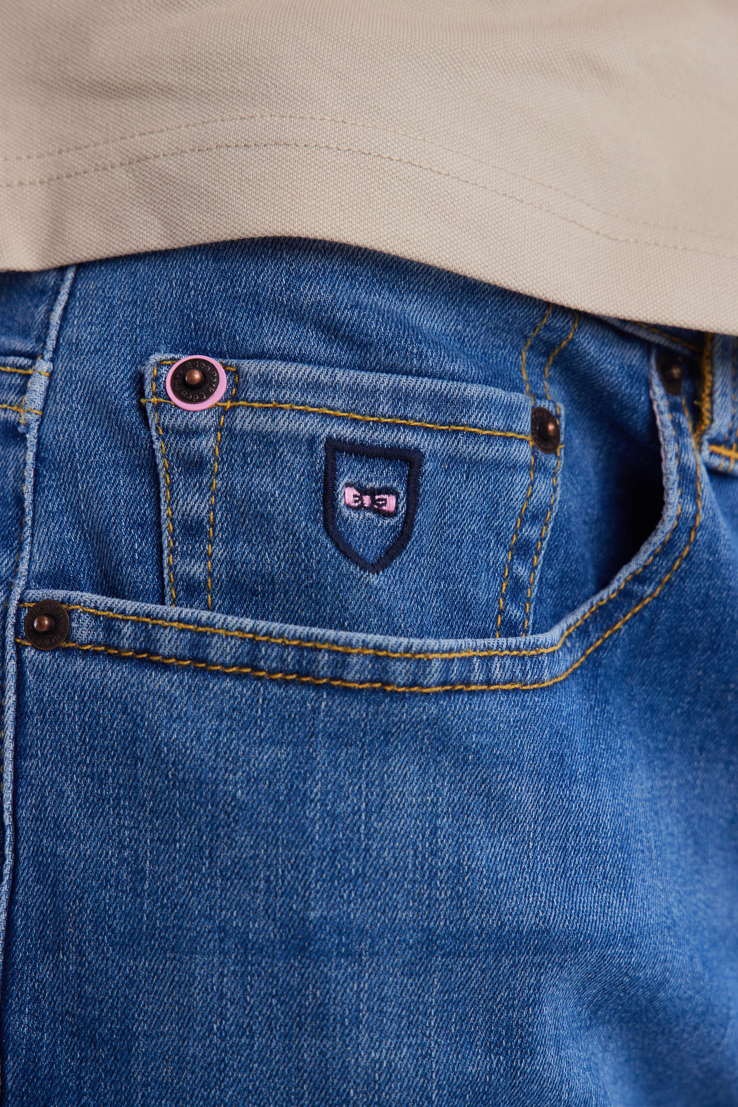 Jean 5 poches en denim stretch délavage stone wash medium coupe slim - Image 4
