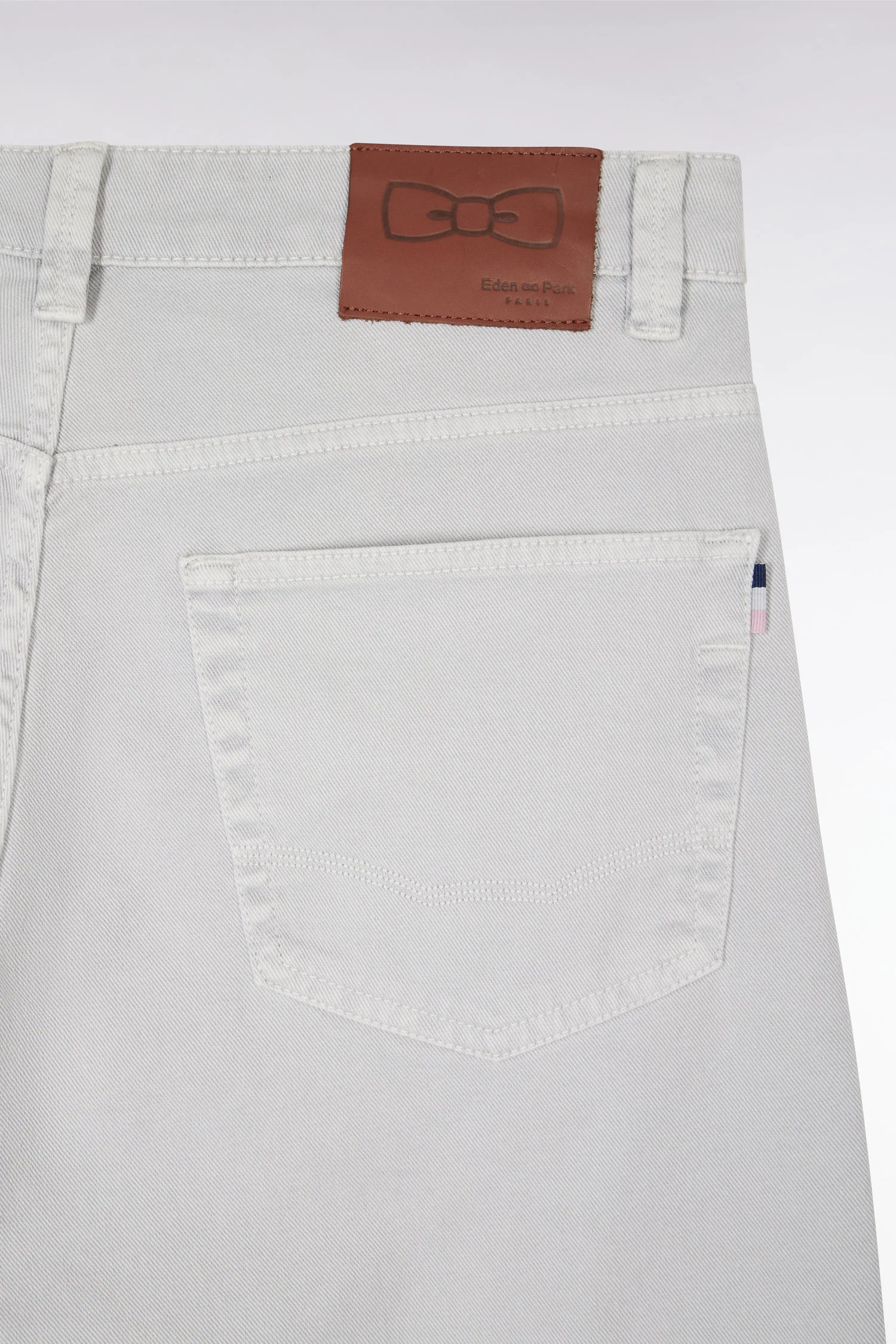 Jean 5 poches en denim stretch gris clair coupe droite - Image 5