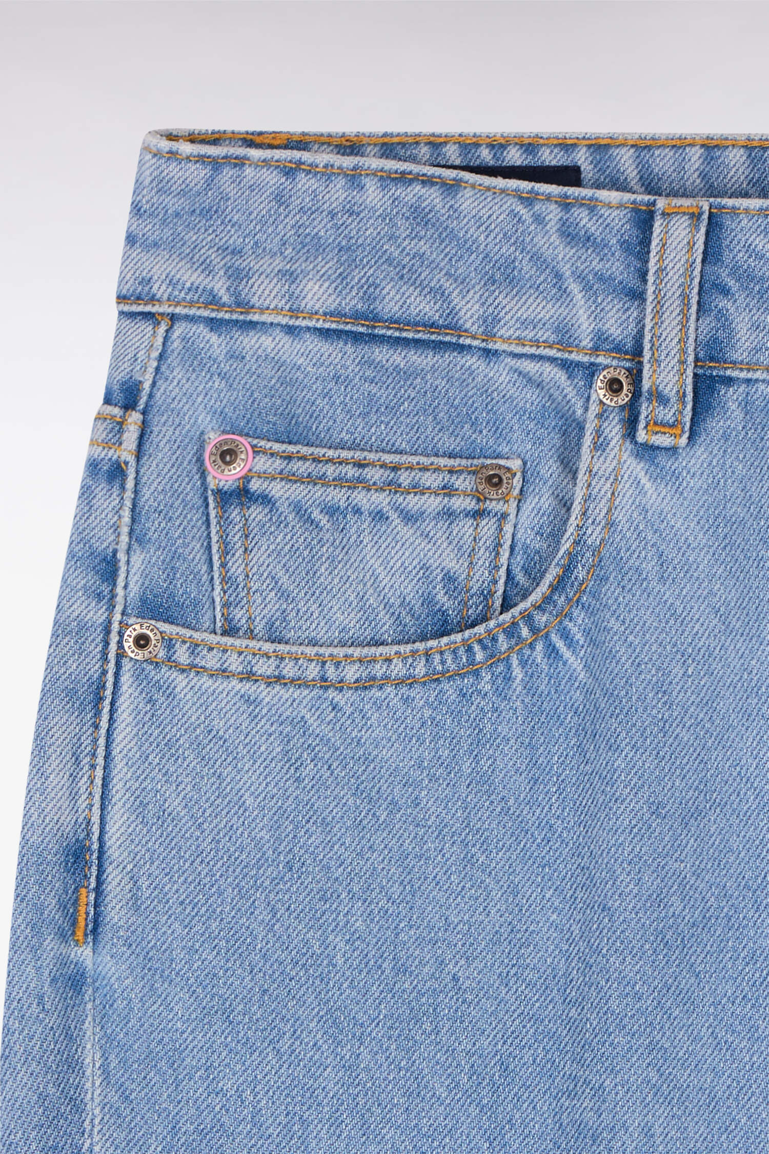 Jean coupe flare en denim brut - Image 6
