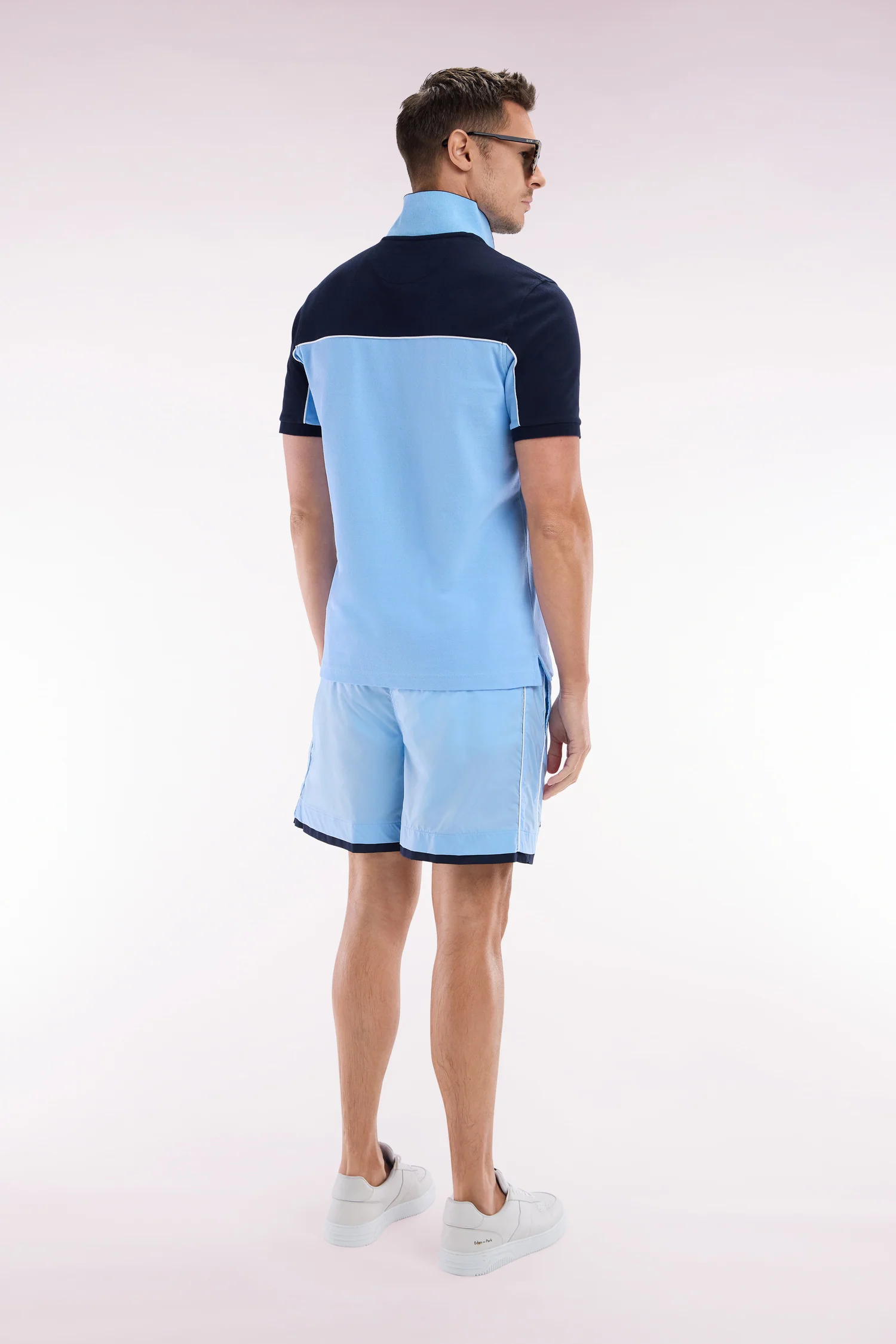 Maillot de bain ciel à passepoil blanc - Image 4