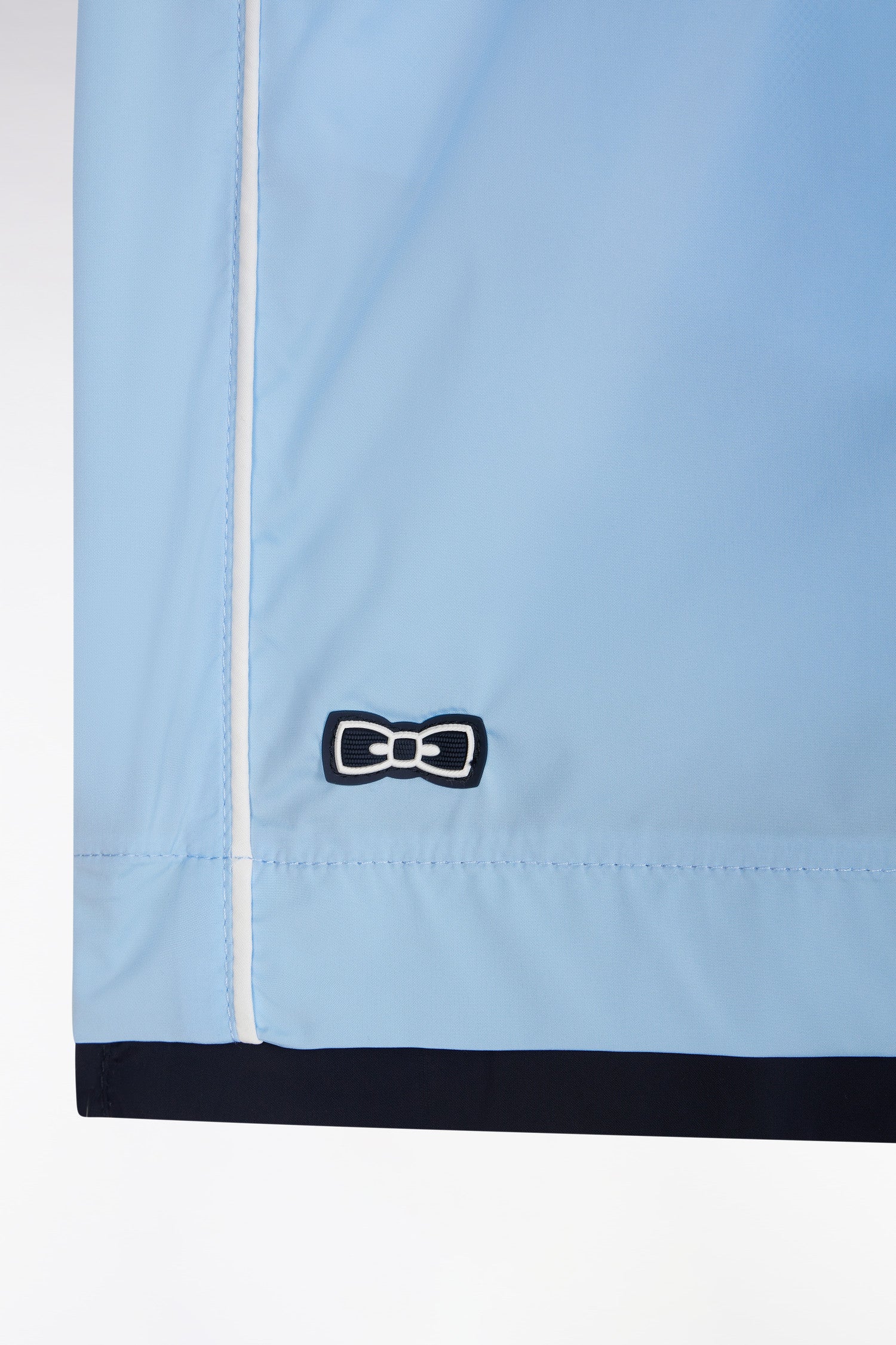 Maillot de bain ciel à passepoil blanc - Image 6