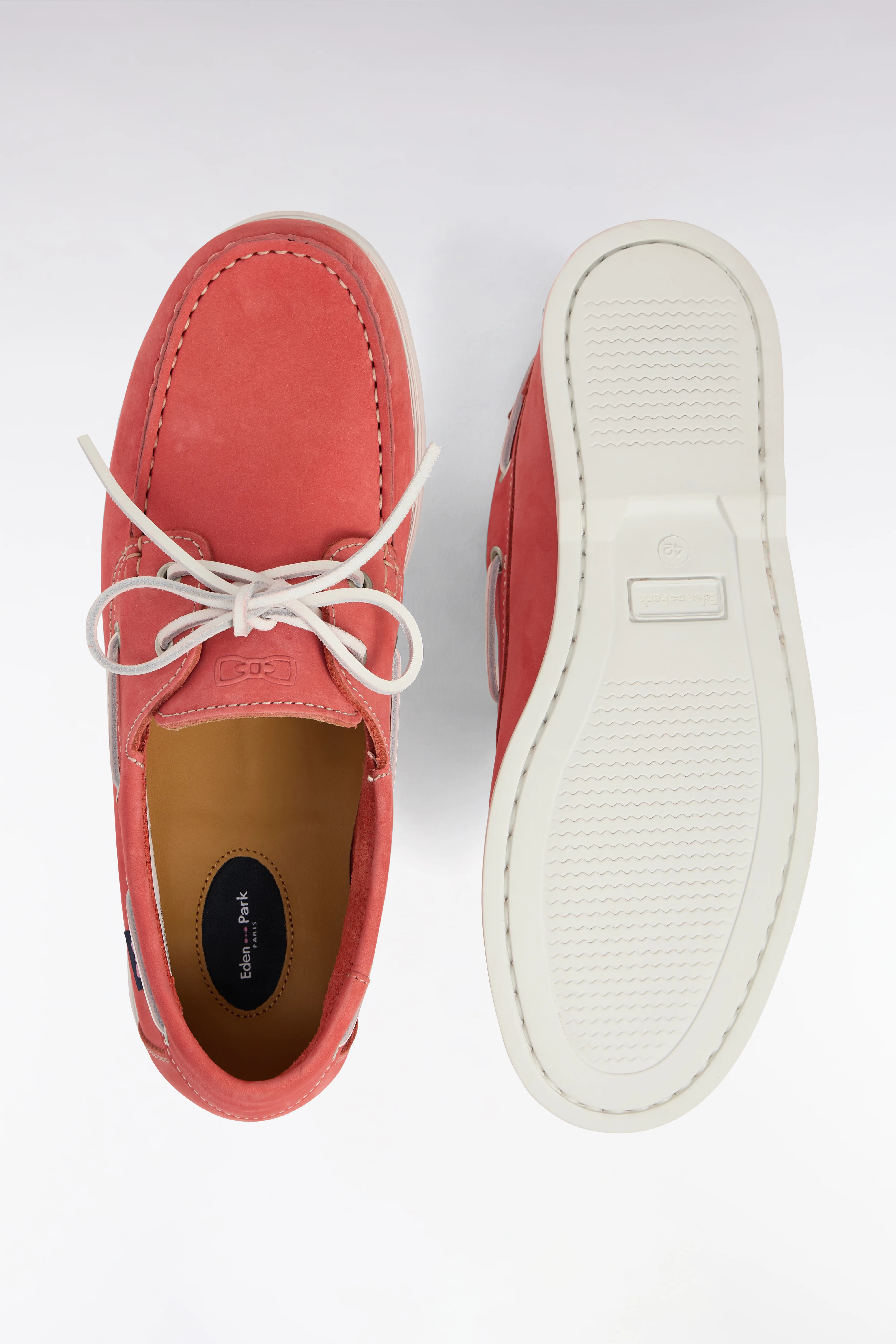 Mocassins bateau en cuir suédé rouge - Image 4