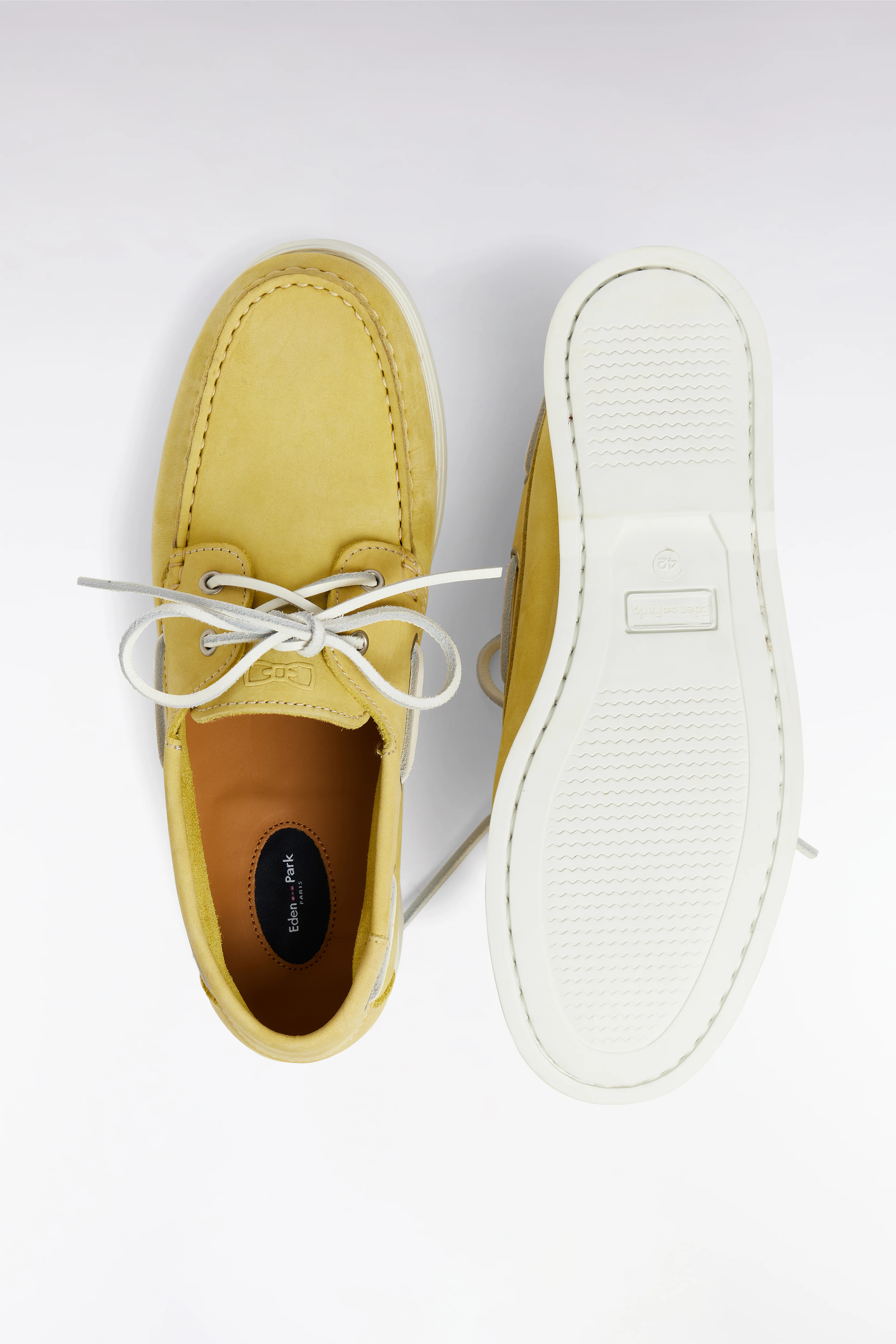 Mocassins bateau en cuir suédé jaune - Image 4