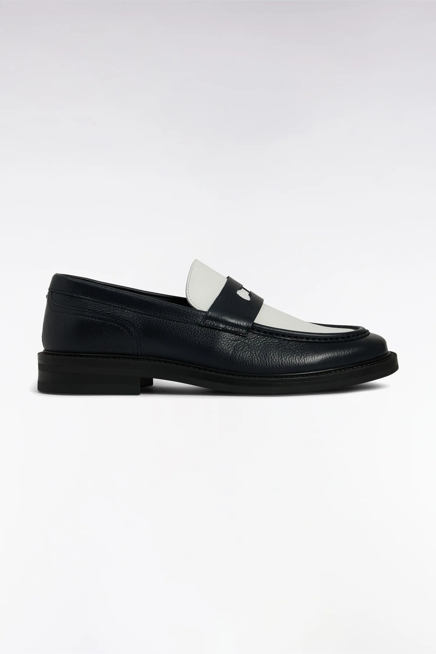 Mocassins bicolores en cuir grainé bleu marine et blanc