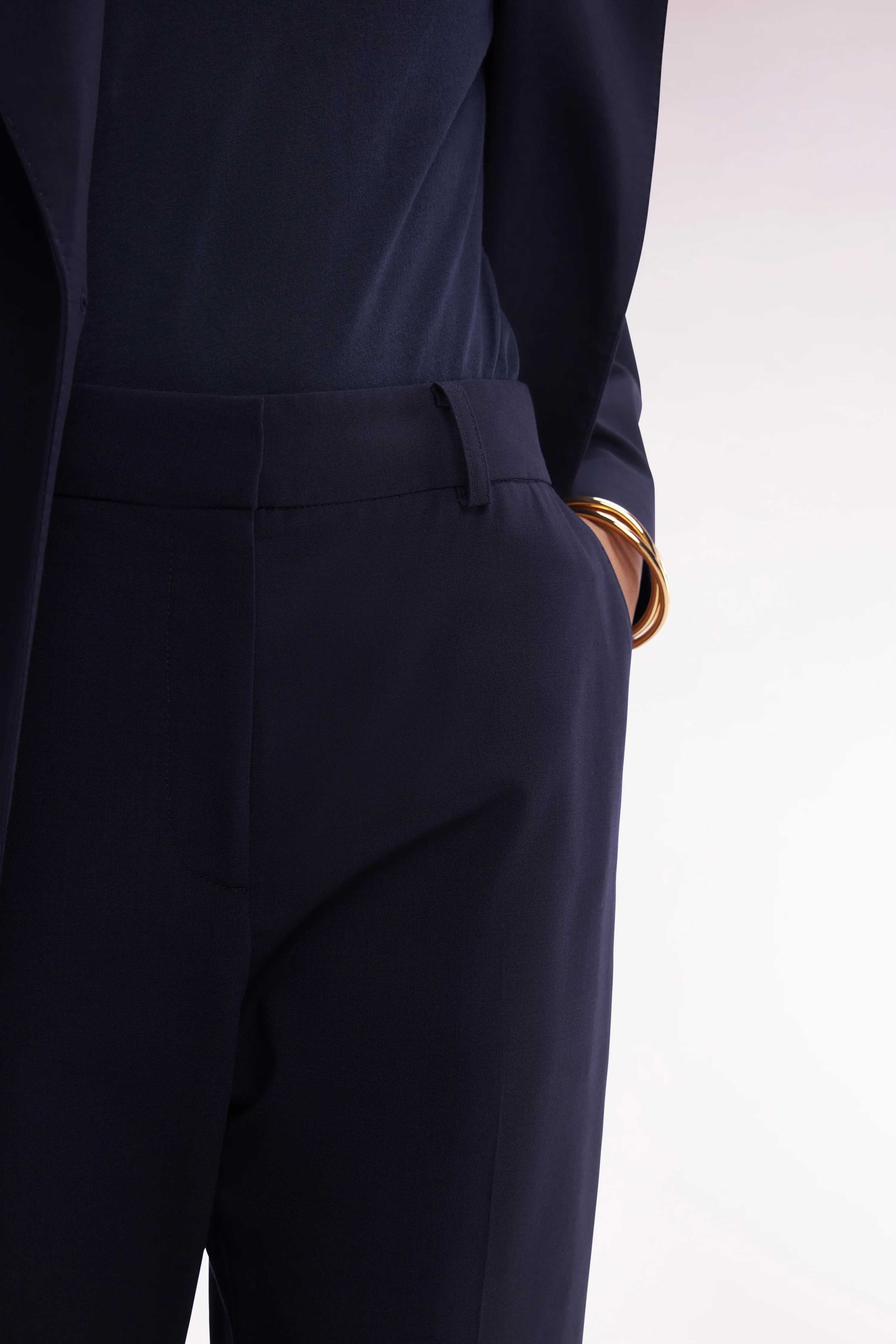 Pantalon en laine vierge marine coupe droite - Image 5