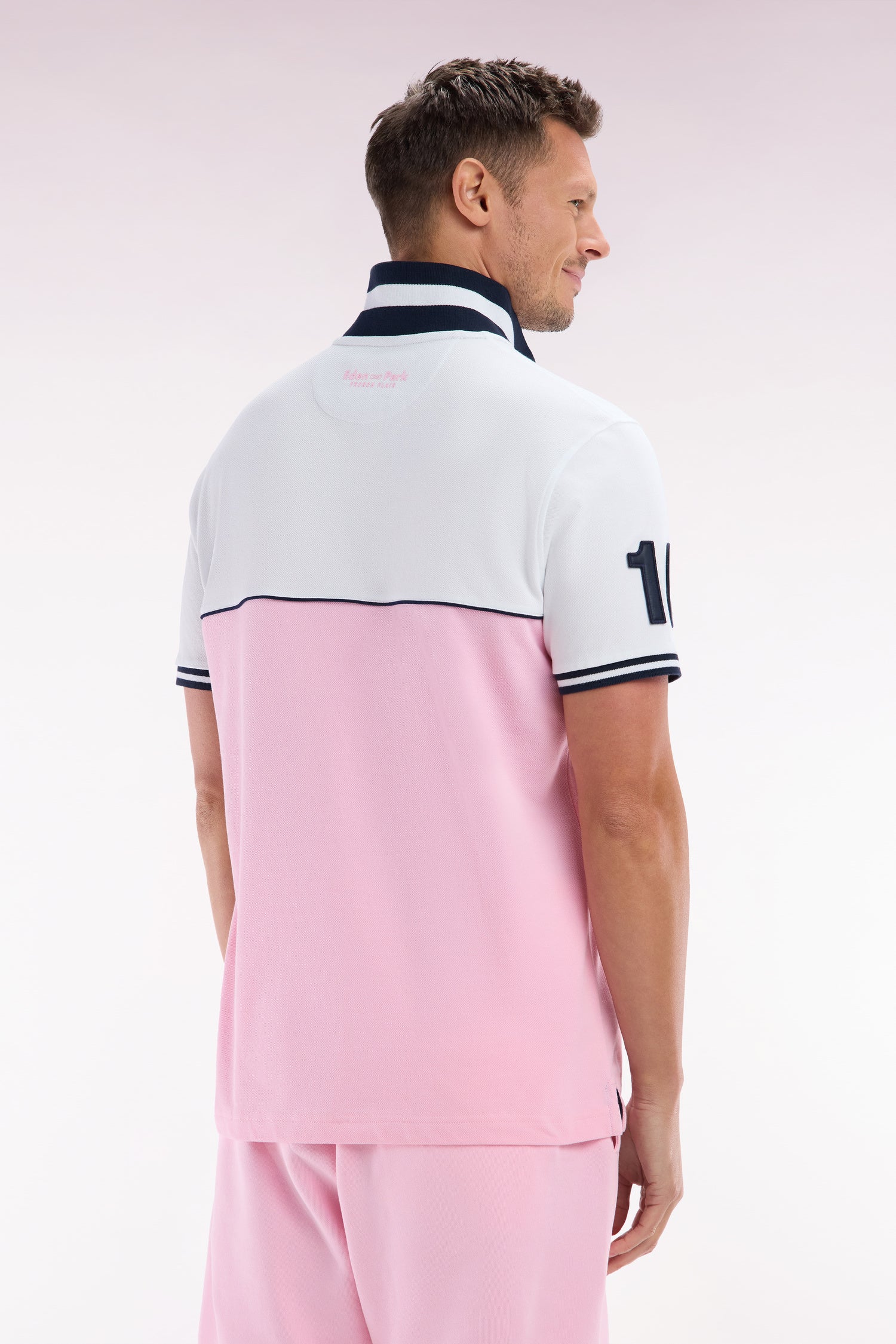 Polo à manches courtes bicolore en coton rose et blanc coupe décontractée - Image 4