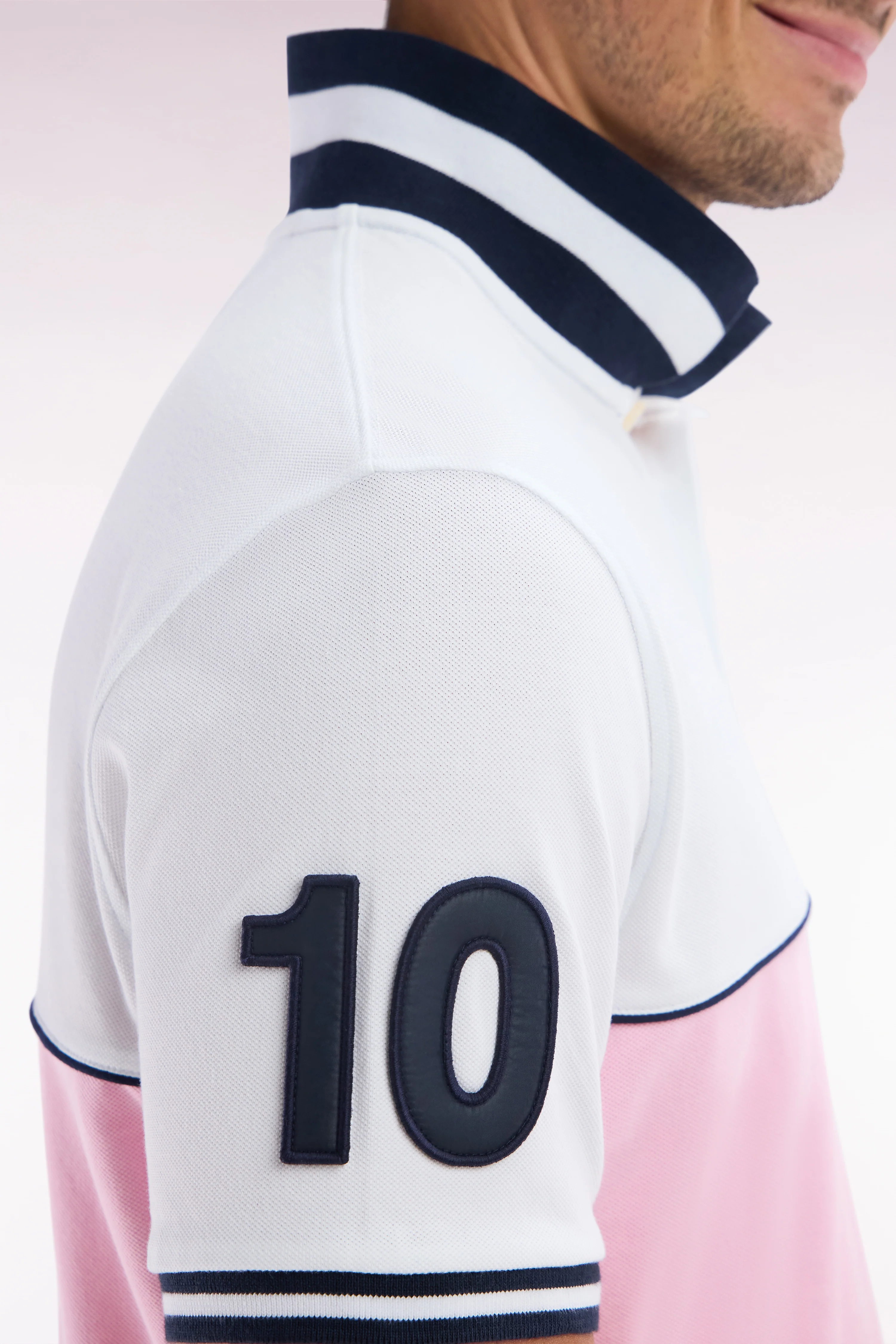 Polo à manches courtes bicolore en coton rose et blanc coupe décontractée - Image 5