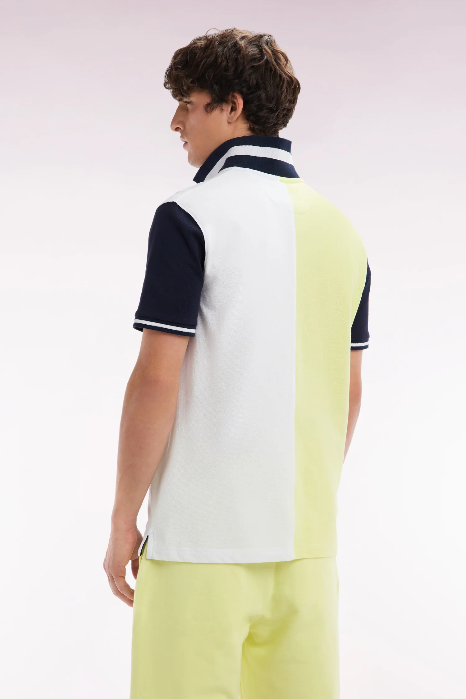 Polo à manches courtes en coton bicolore jaune et blanc coupe décontractée - Image 4