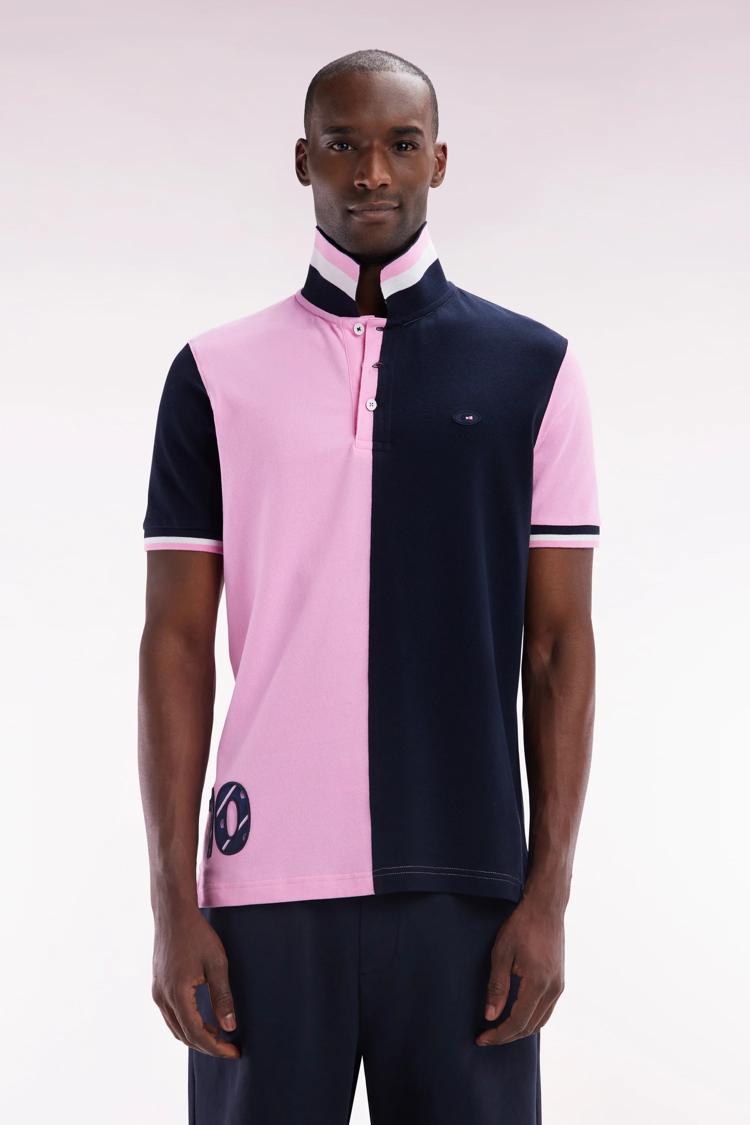 Polo à manches courtes en coton bicolore rose et marine coupe droite