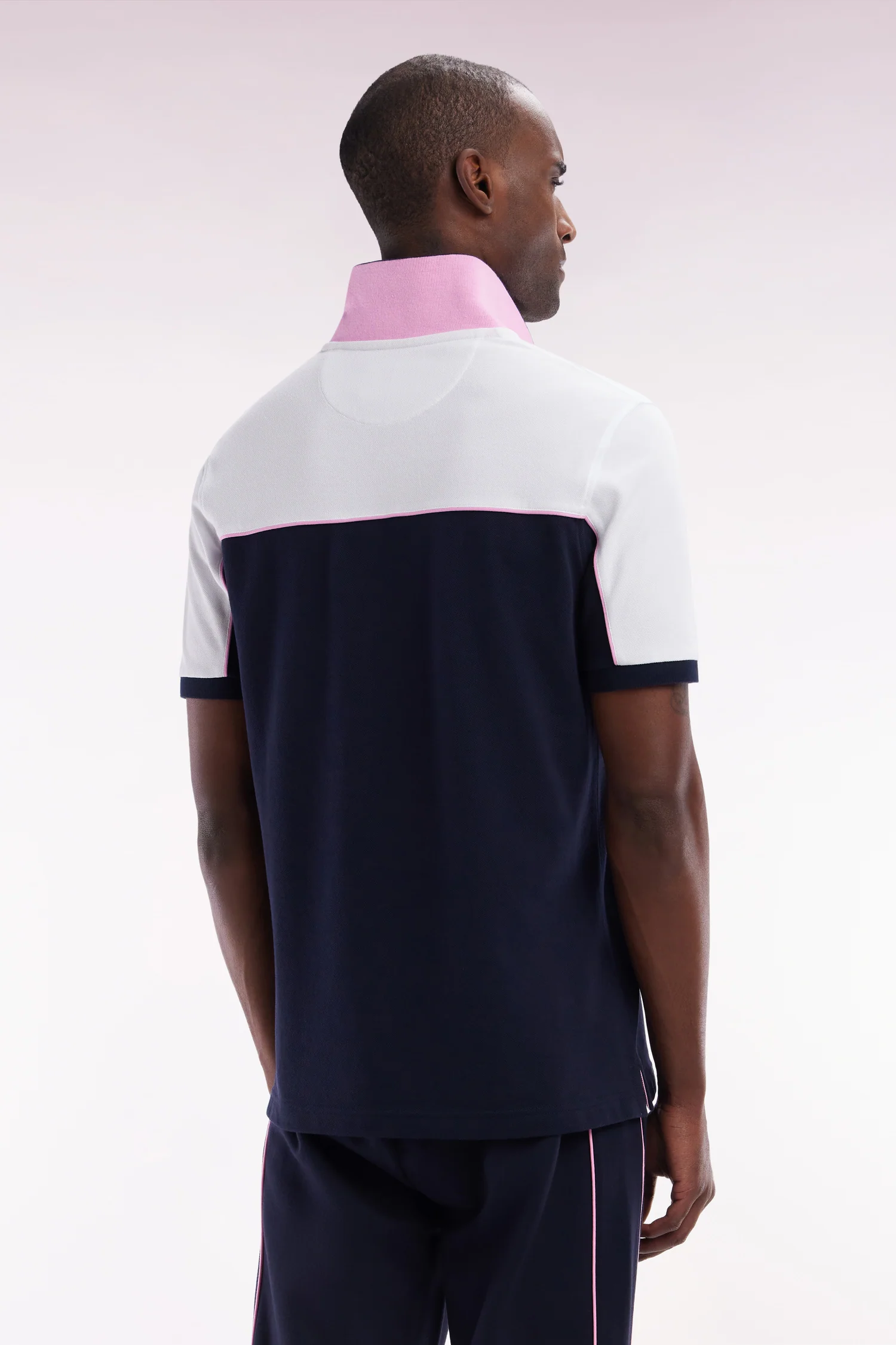 Polo à manches courtes en coton marine colorblock coupe droite - Image 4