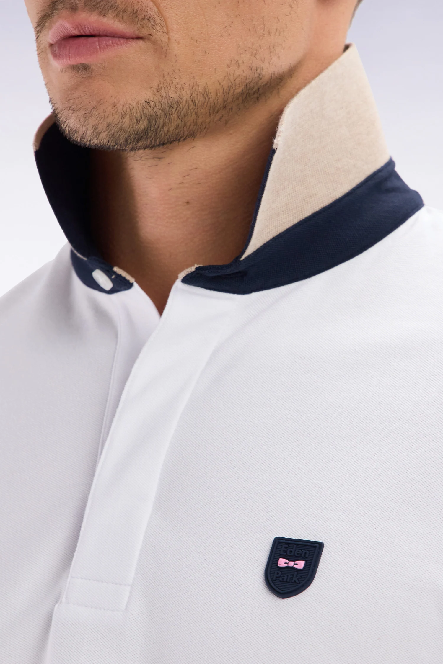 Polo à manches courtes en coton stretch bicolore beige coupe ajustée - Image 5