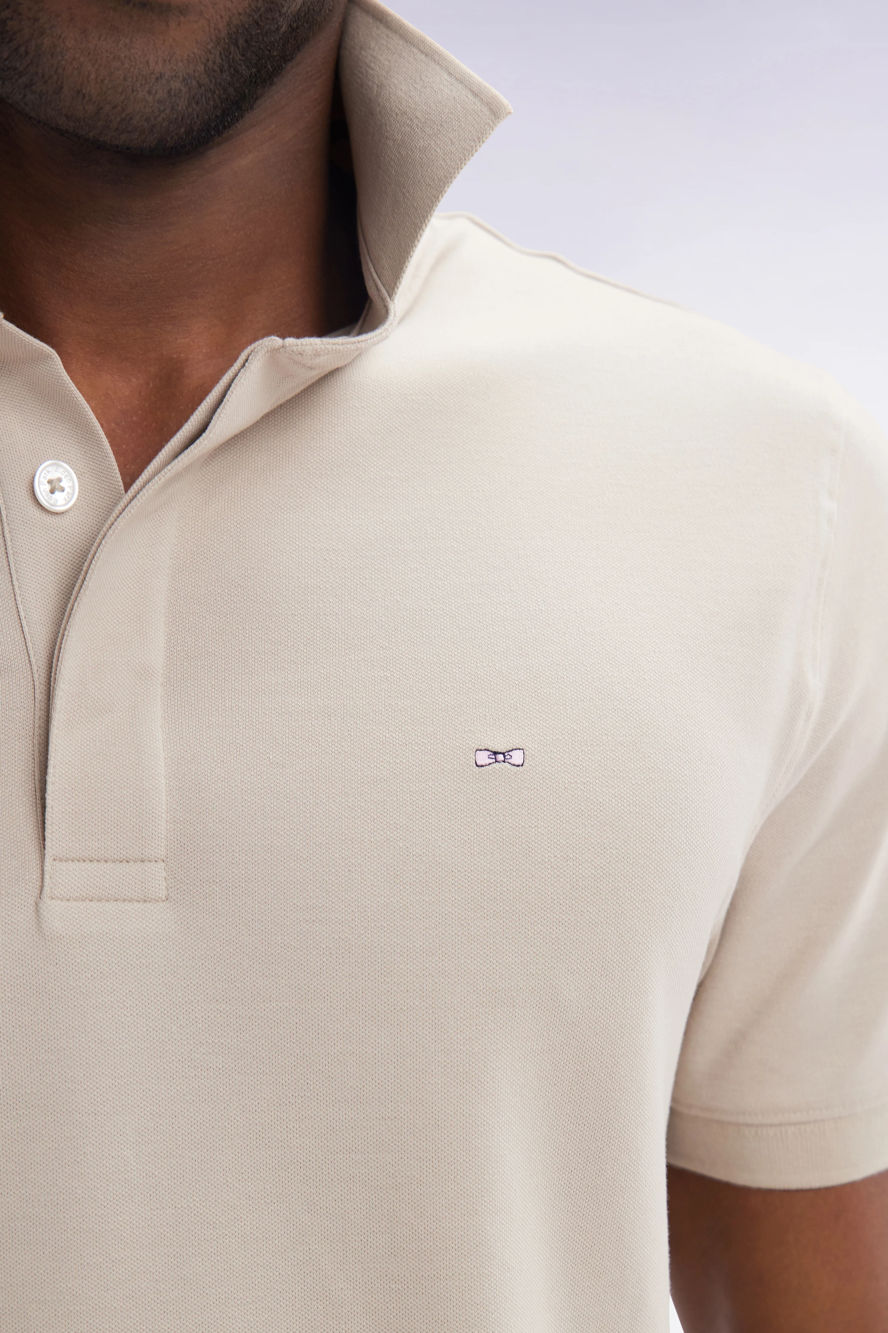 Polo à manches courtes en coton stretch beige coupe ajustée - Image 5