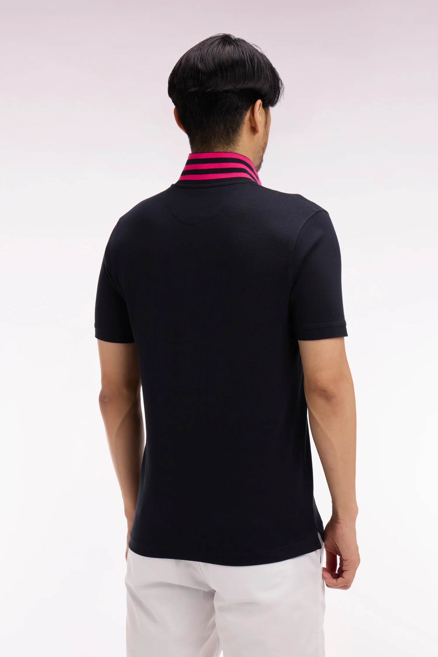 Polo manches courtes en piqué coton noir dessous de col rayé coupe slim - Image 5