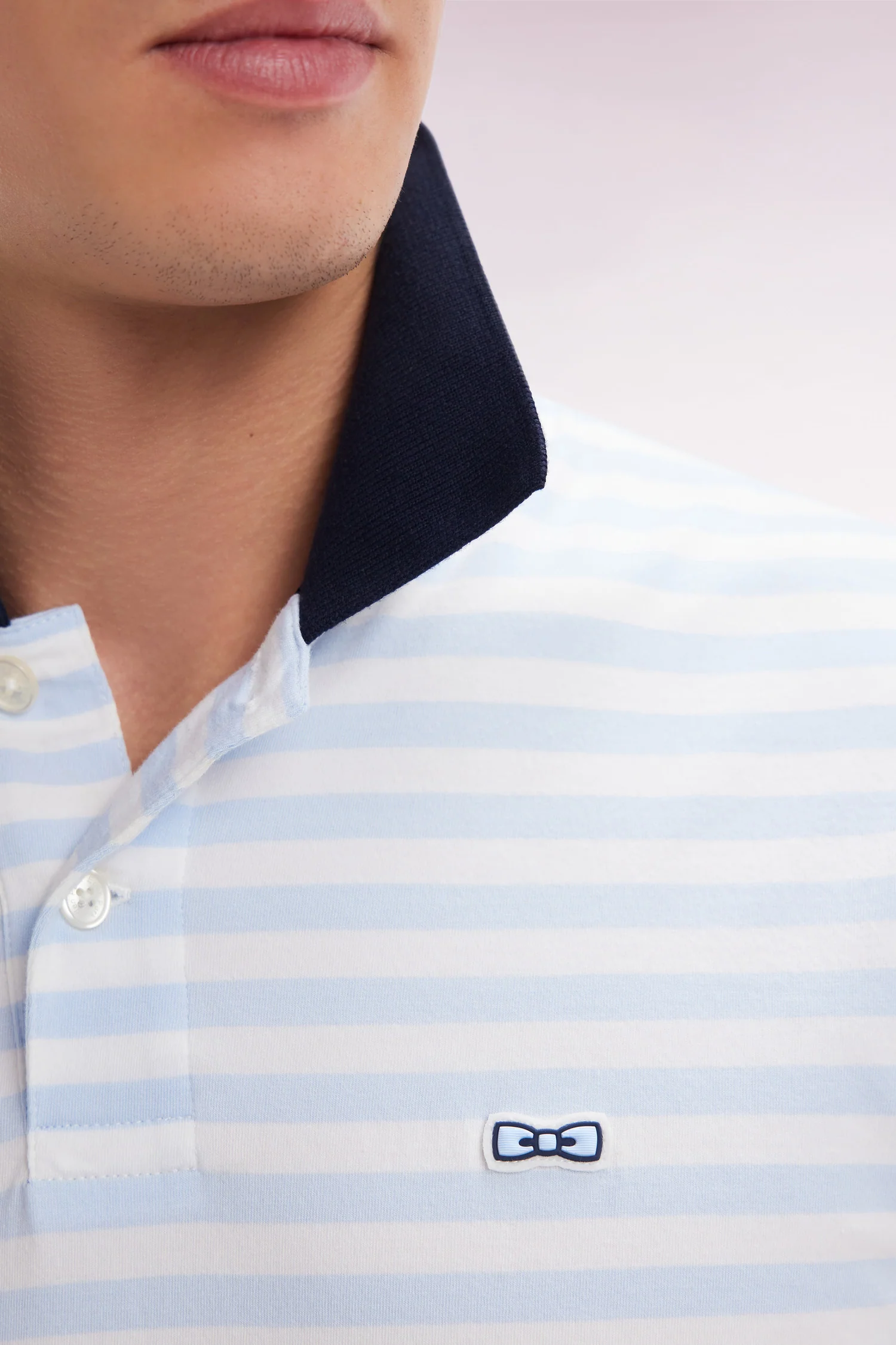Polo marinière à manches courtes en coton stretch rayé ciel coupe ajustée - Image 5