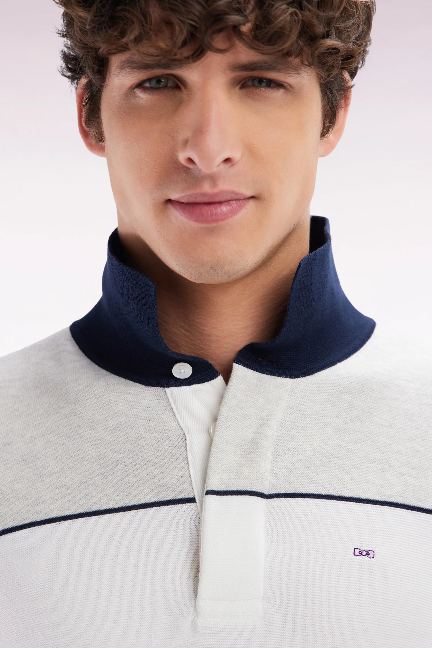 Pull à col maillot en coton gris coupe droite - Image 5