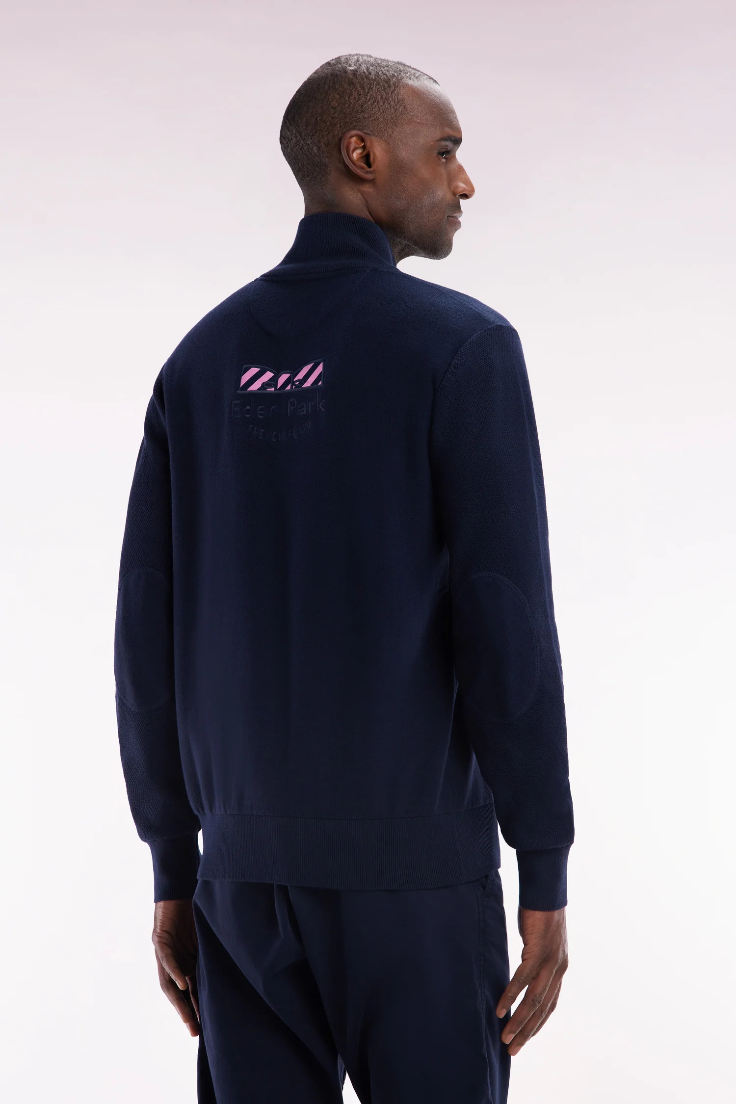 Pull col camionneur en coton marine broderie dos nœud papillon cerclée coupe droite - Image 4
