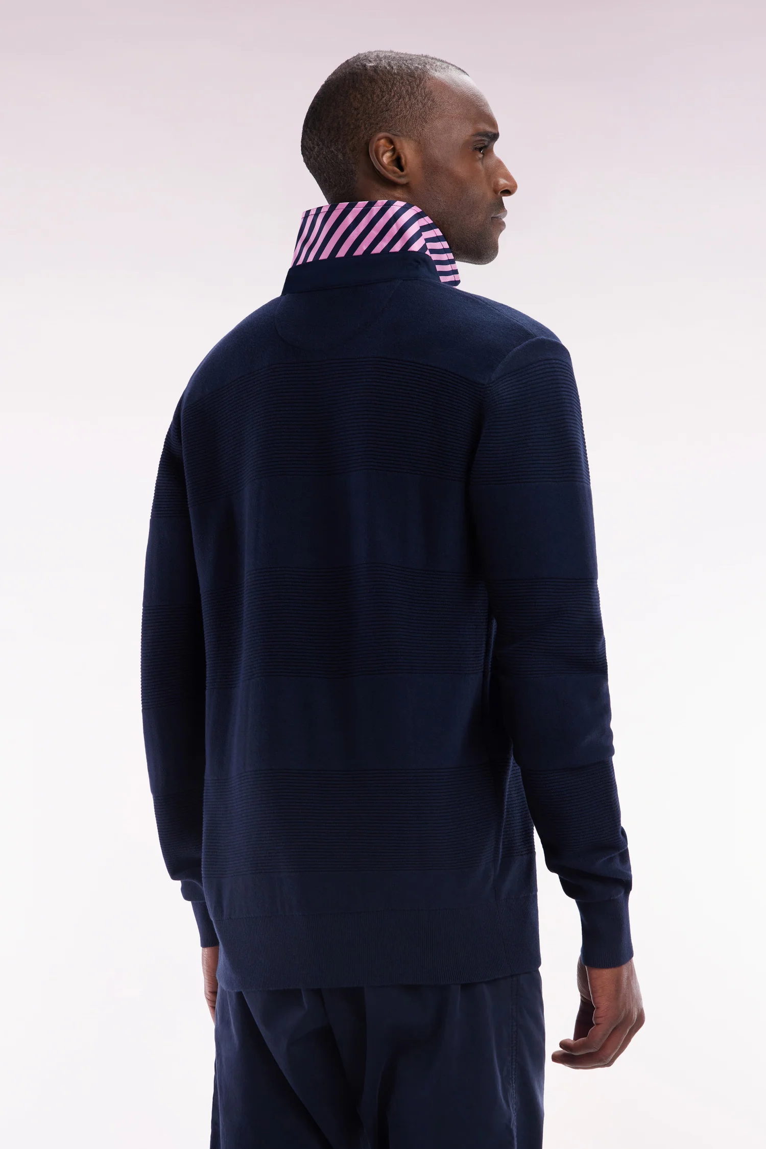 Pull col maillot en coton marine détails cerclés coupe droite - Image 3
